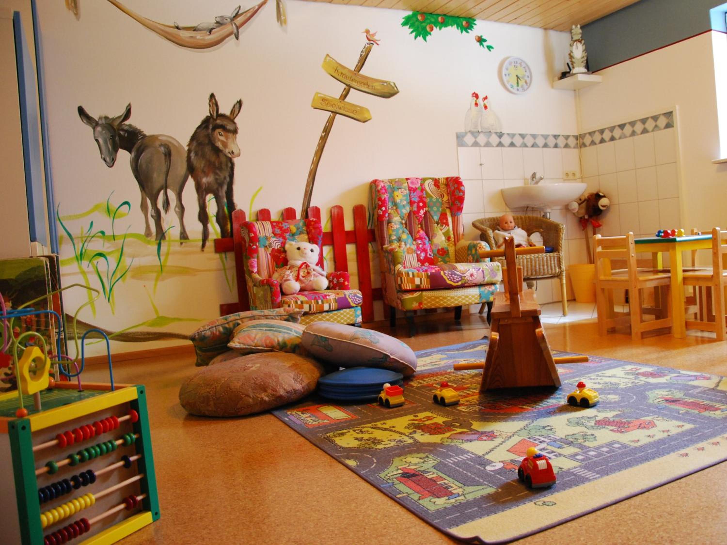 FERIENHOF KATZENMAIER, Bauernhof- und Familienurlaub am BODENSEE, großzügig wohnen, MESSENAH und teils BARRIEREFREI, Spielangebot für drinnen und draußen, 