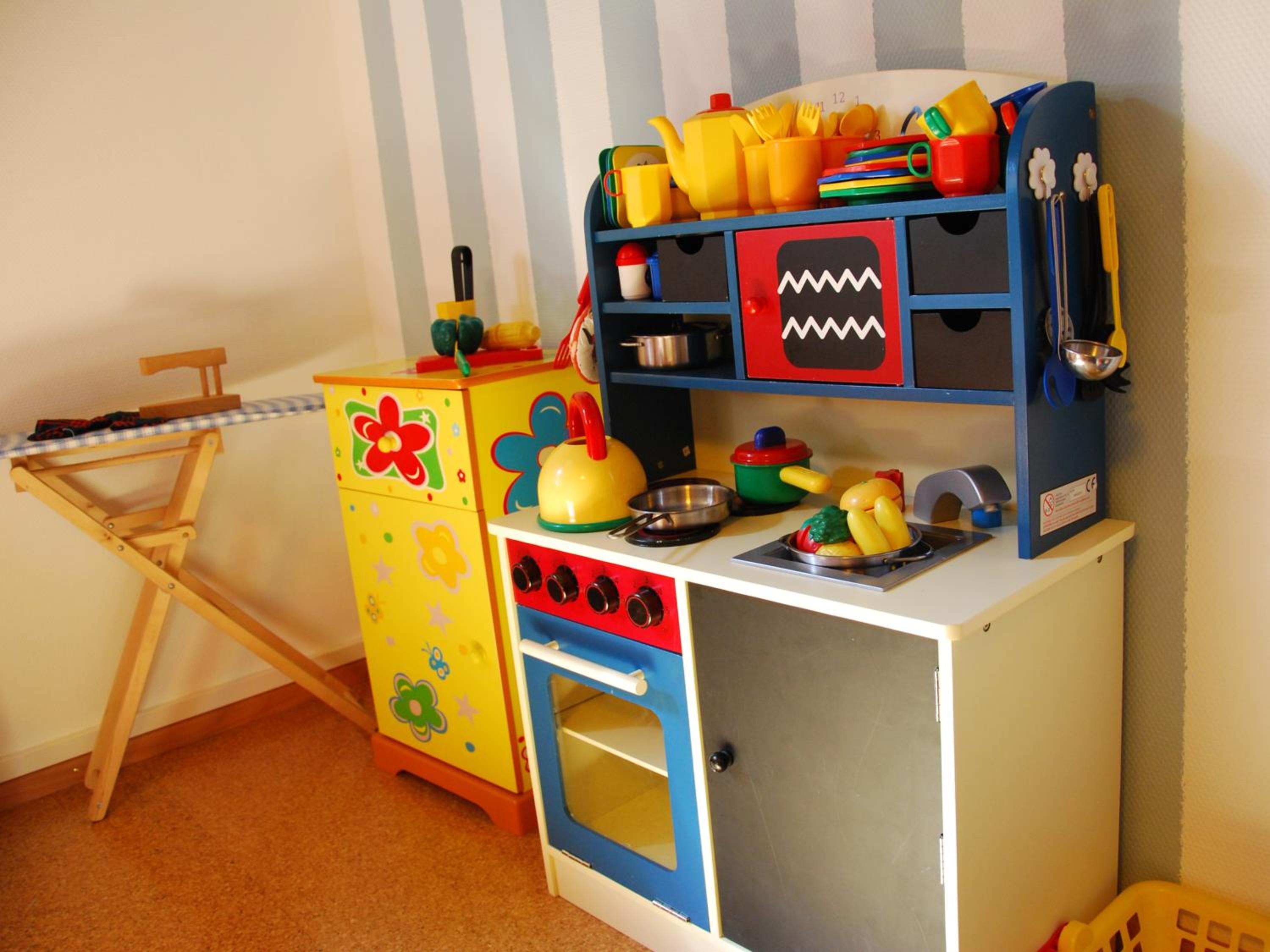 FERIENHOF KATZENMAIER, Bauernhof- und Familienurlaub am BODENSEE, großzügig wohnen, MESSENAH und teils BARRIEREFREI, Spielangebot für drinnen und draußen, 