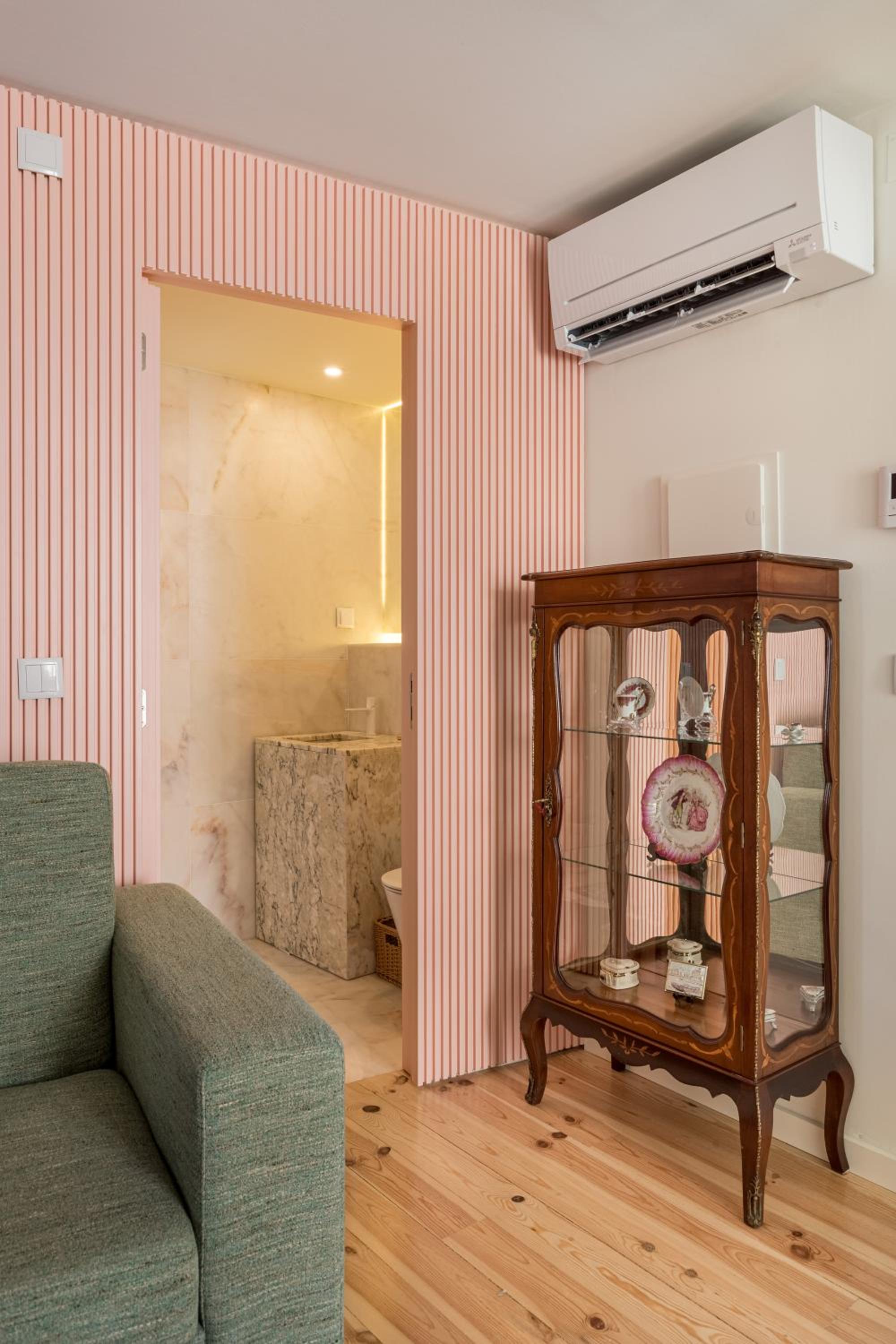 JOIVY Flats next to Rossio Square and main Lisbon attractions