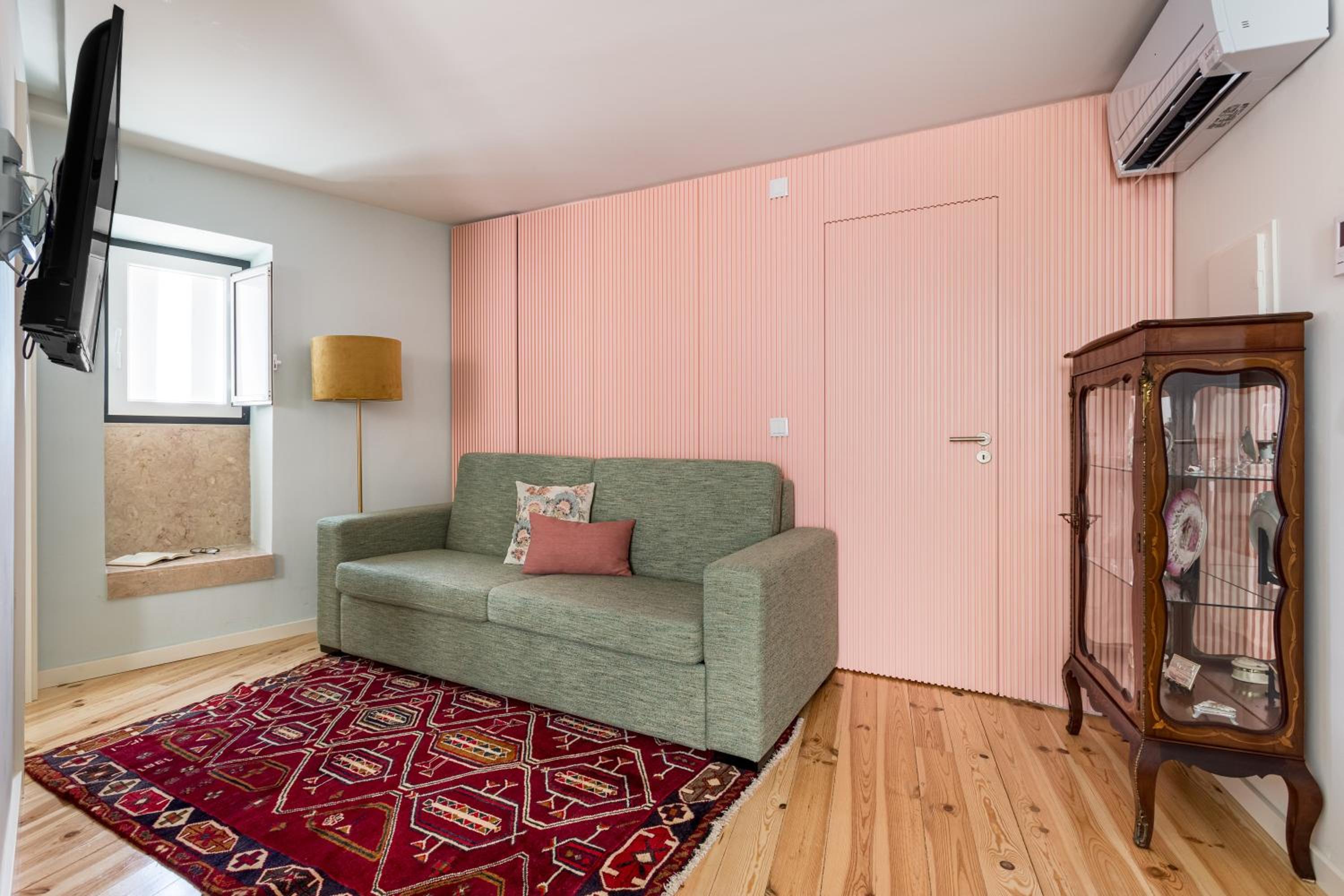 JOIVY Flats next to Rossio Square and main Lisbon attractions