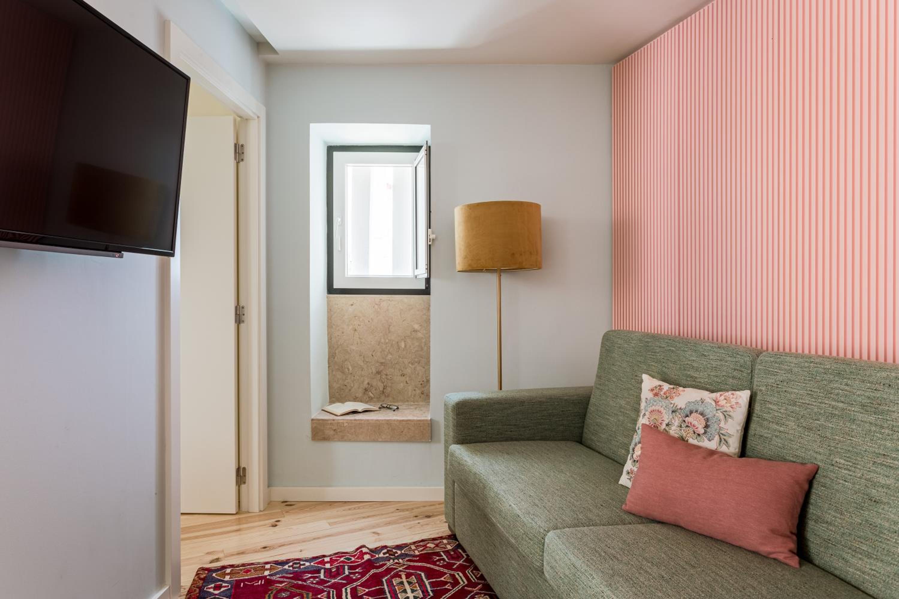 JOIVY Flats next to Rossio Square and main Lisbon attractions