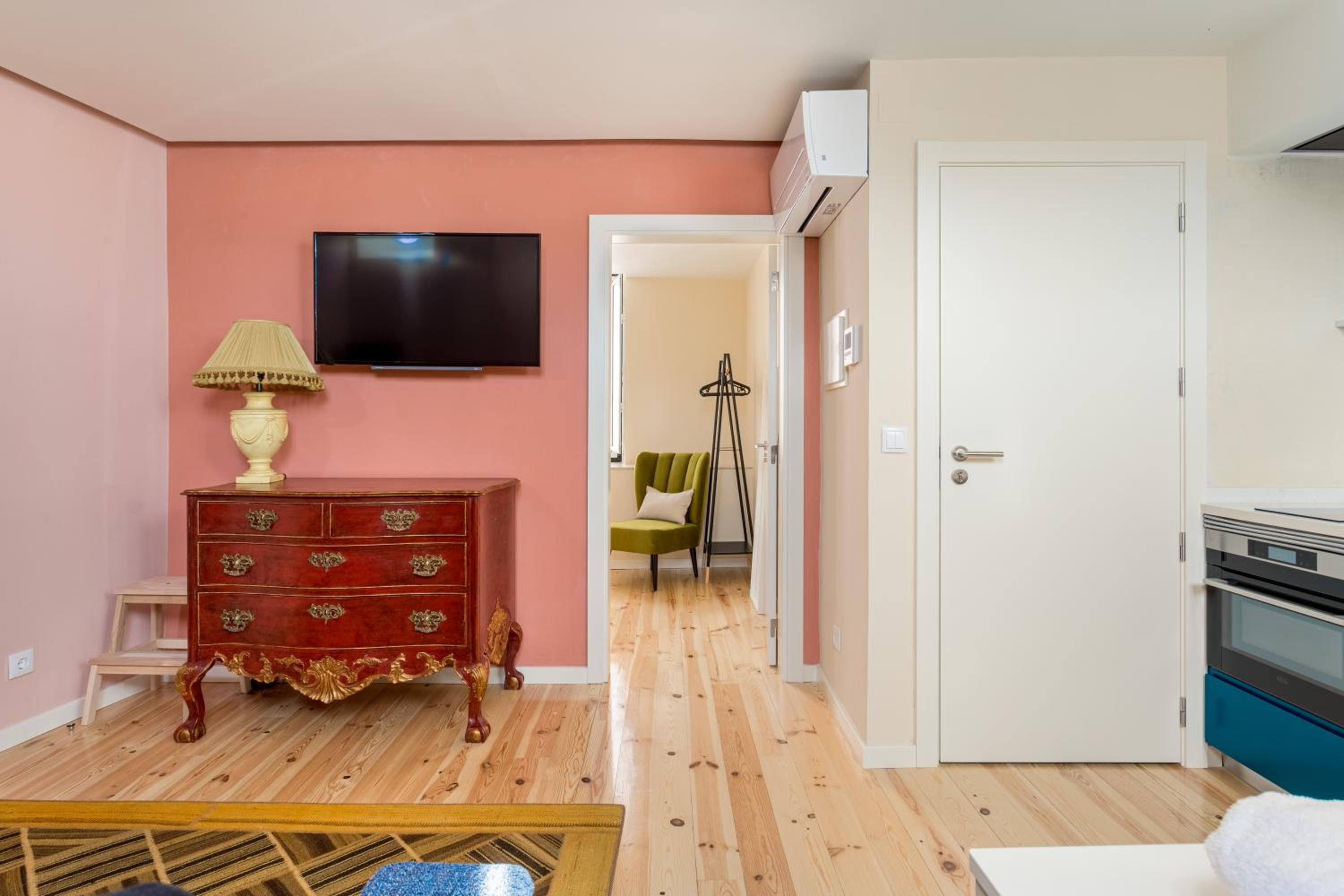 JOIVY Flats next to Rossio Square and main Lisbon attractions