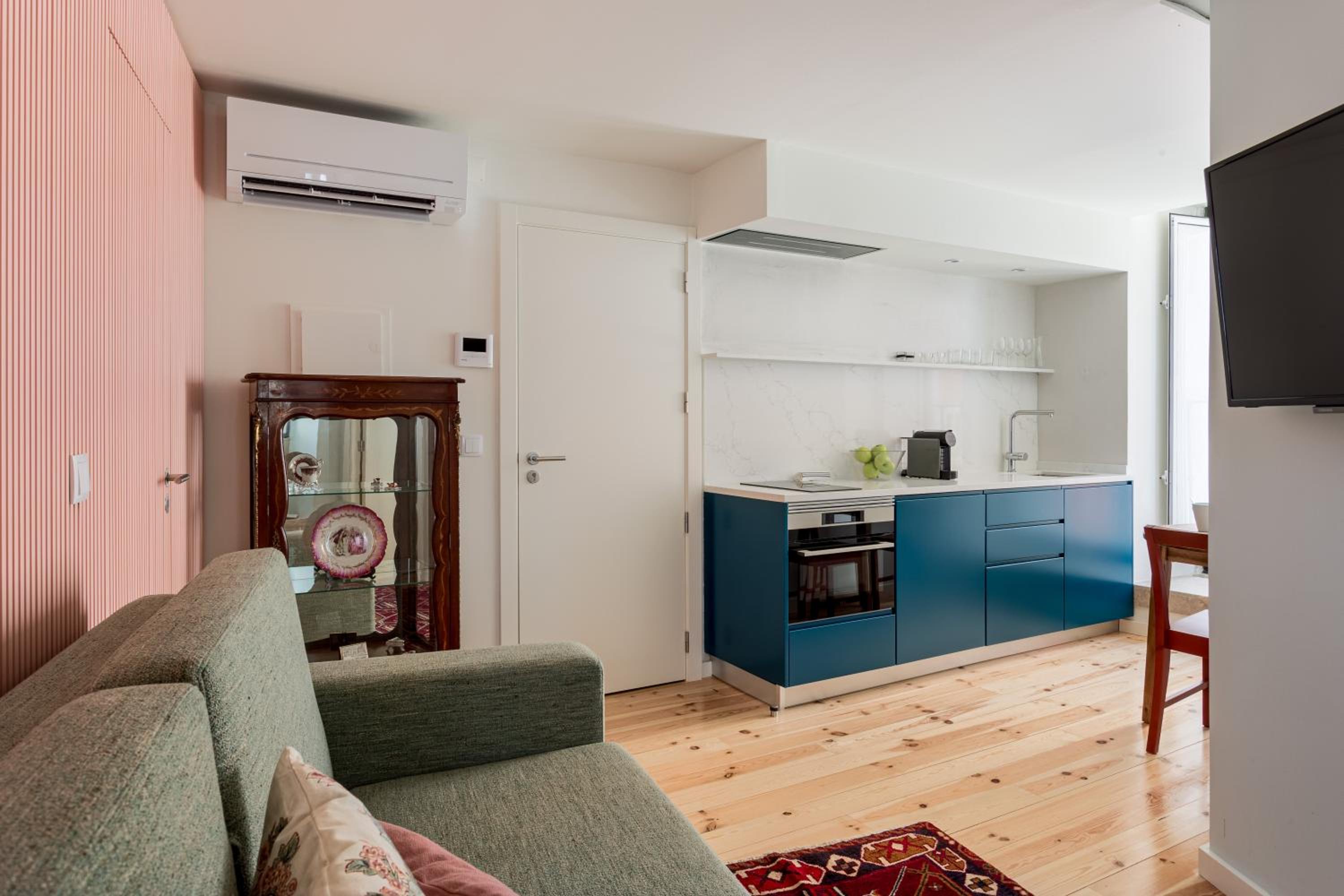 JOIVY Flats next to Rossio Square and main Lisbon attractions
