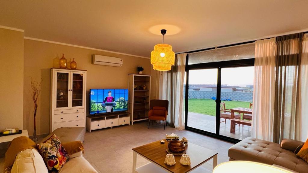 Swan Lake North Coast Luxurious Chalet with Garden