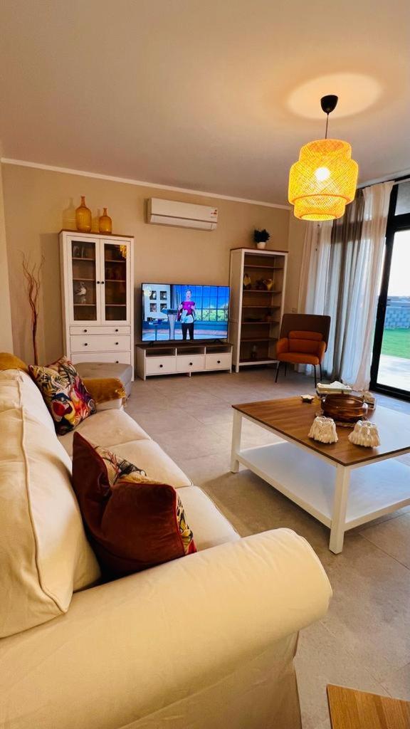 Swan Lake North Coast Luxurious Chalet with Garden
