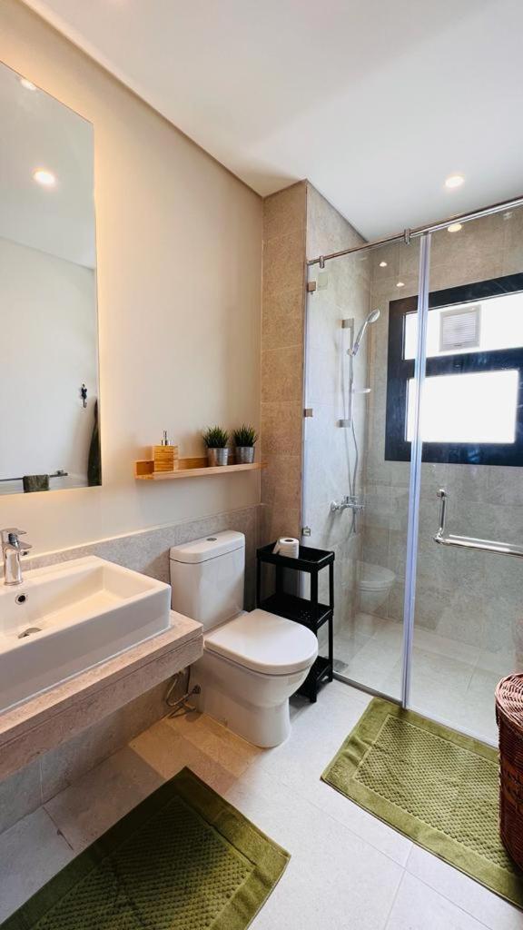 Swan Lake North Coast Luxurious Chalet with Garden