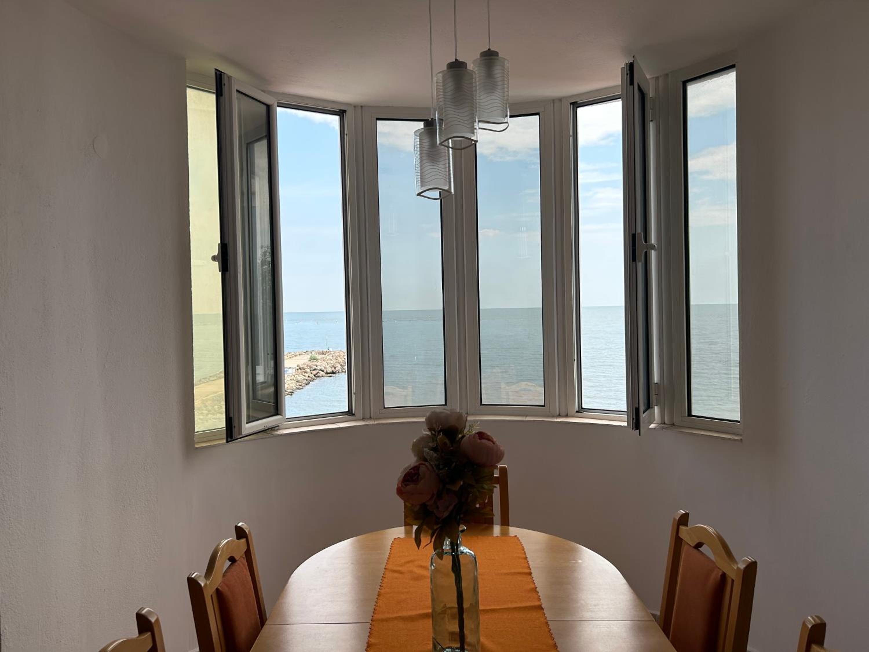 Panorama Chantall-izby,apartmány s výhľadom na more