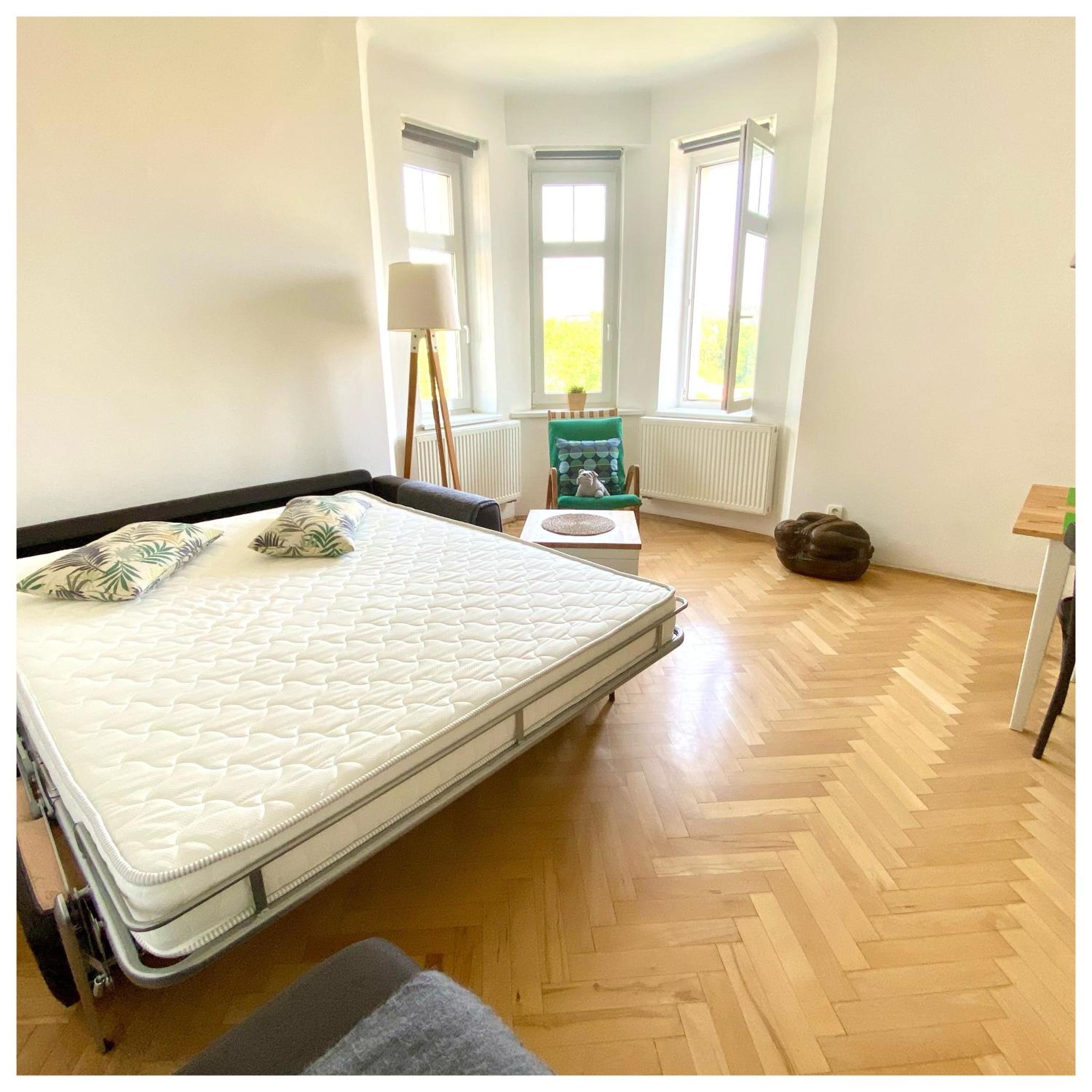 Central-Modern-Apartment