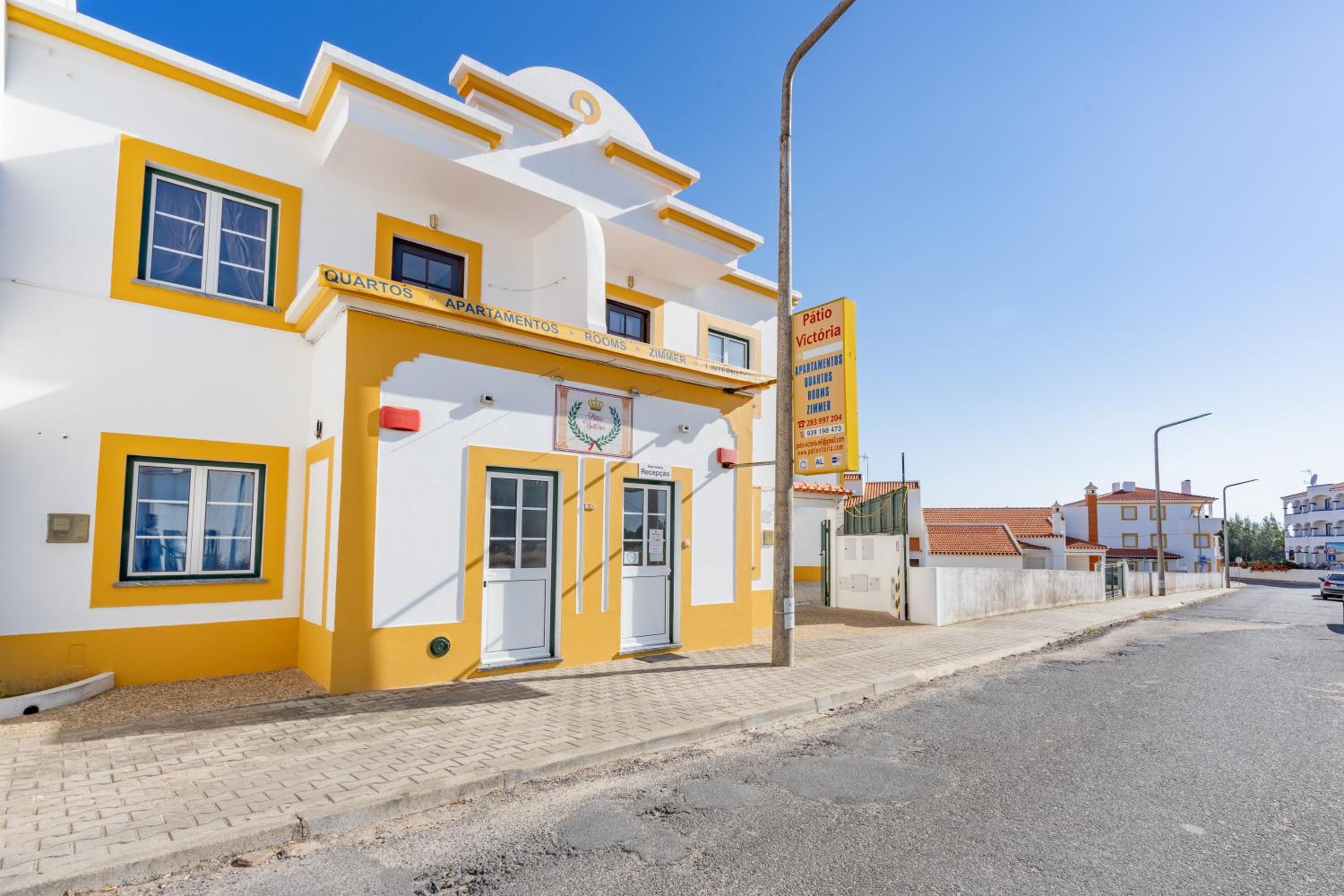 Apartamentos Pátio Victória by Umbral view 4
