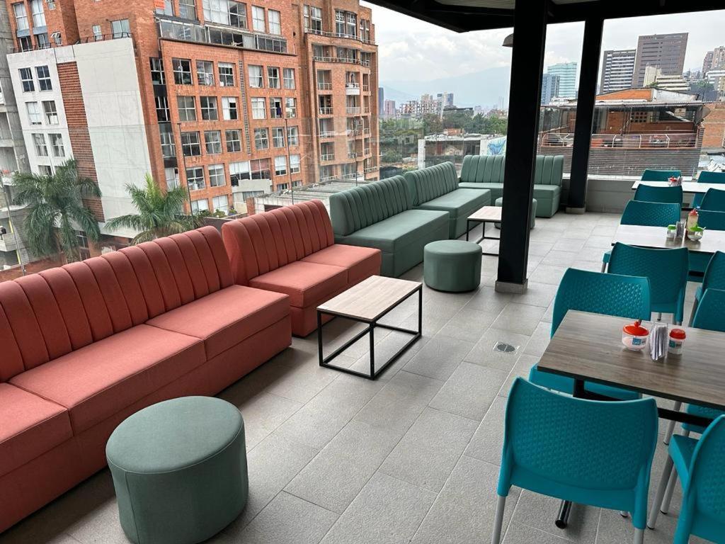 Amazing big studio 203 in aztorga Poblado with A/C
