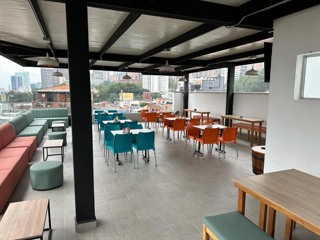 Amazing big studio 203 in aztorga Poblado with A/C