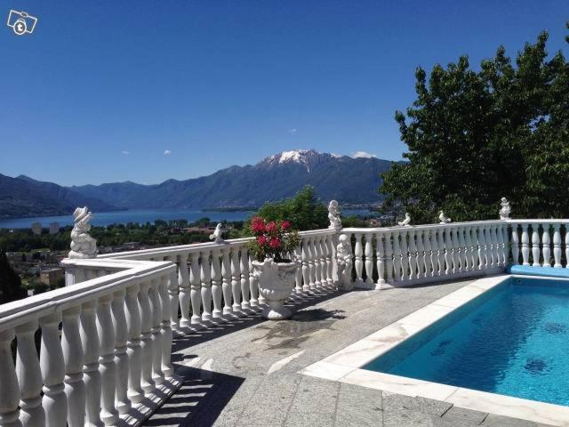 Ferienhaus Patrizia with a fantastic view of Lake Maggiore and the pool