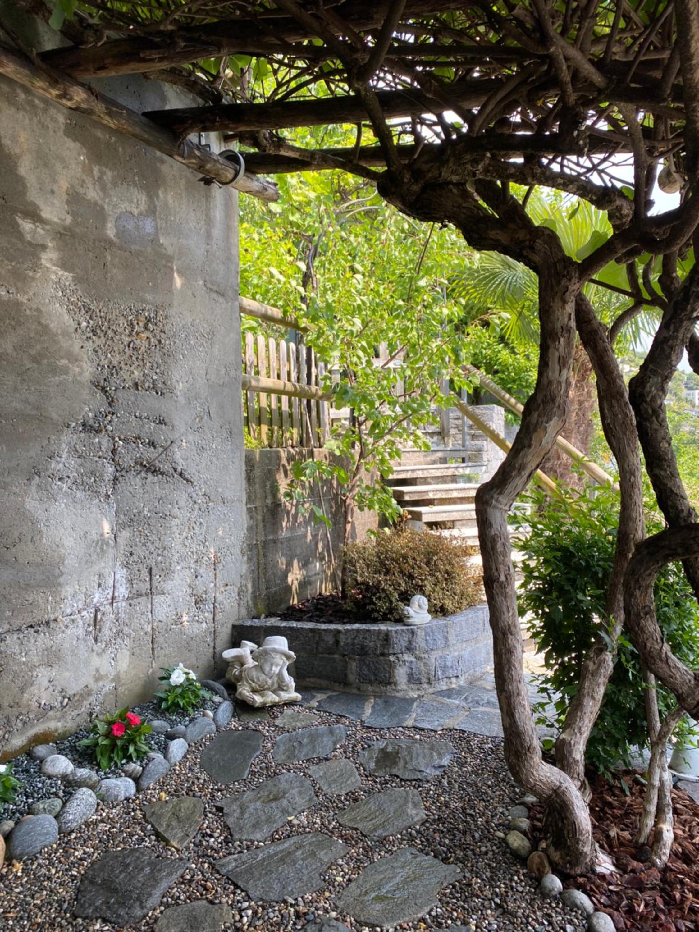 Ferienhaus Patrizia with a fantastic view of Lake Maggiore and the pool