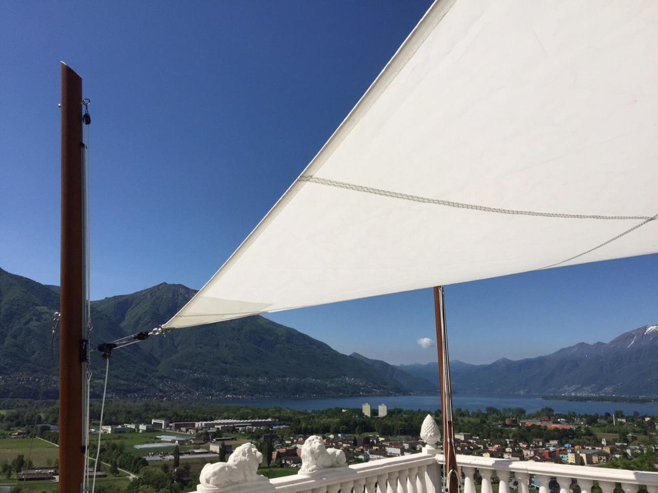 Ferienhaus Patrizia with a fantastic view of Lake Maggiore and the pool