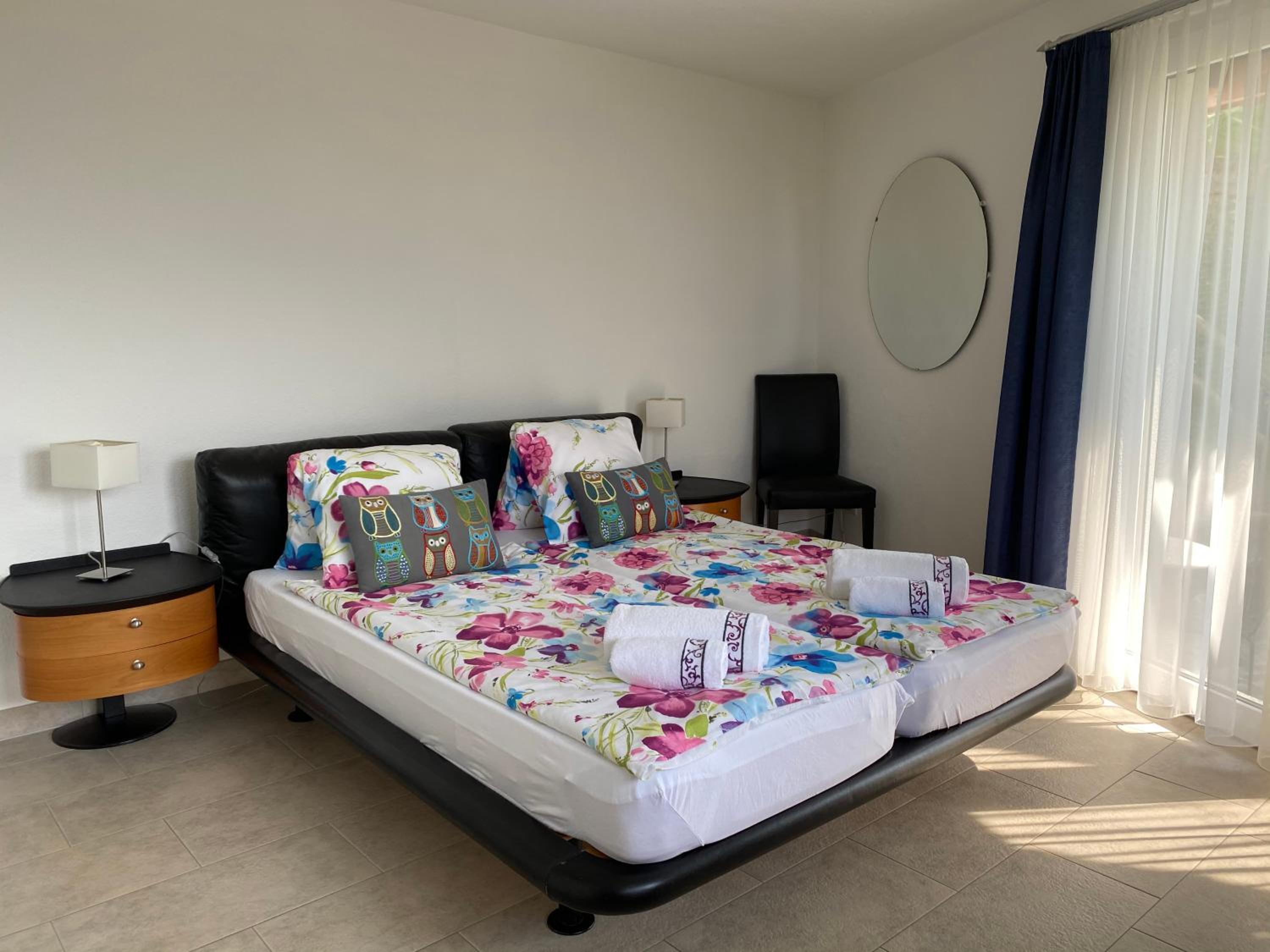 Ferienhaus Patrizia with a fantastic view of Lake Maggiore and the pool