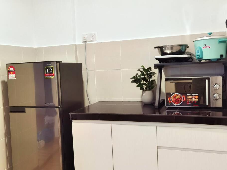 Emerald Avenue Cozy 3R3B Apartment 822