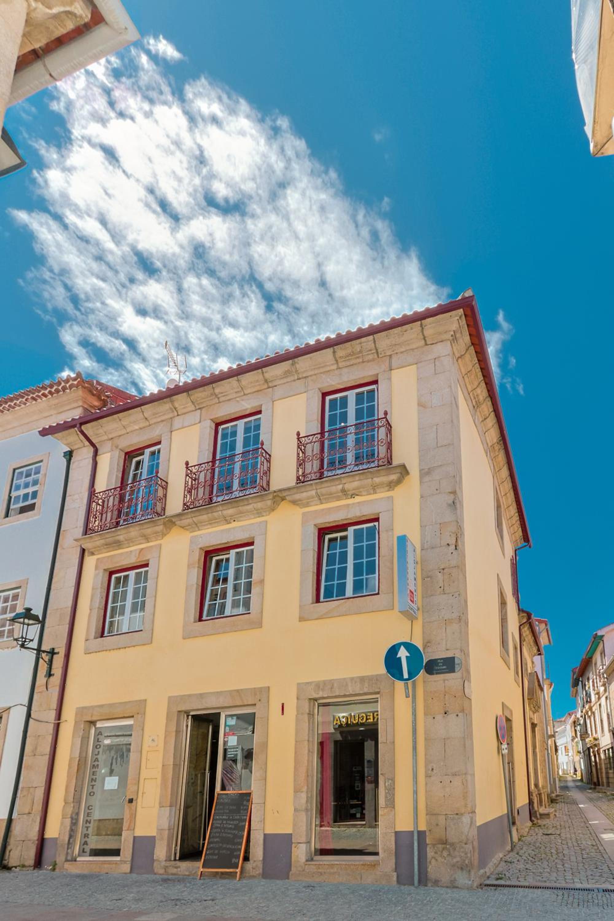 Hotel Alojamento Central - Image 1