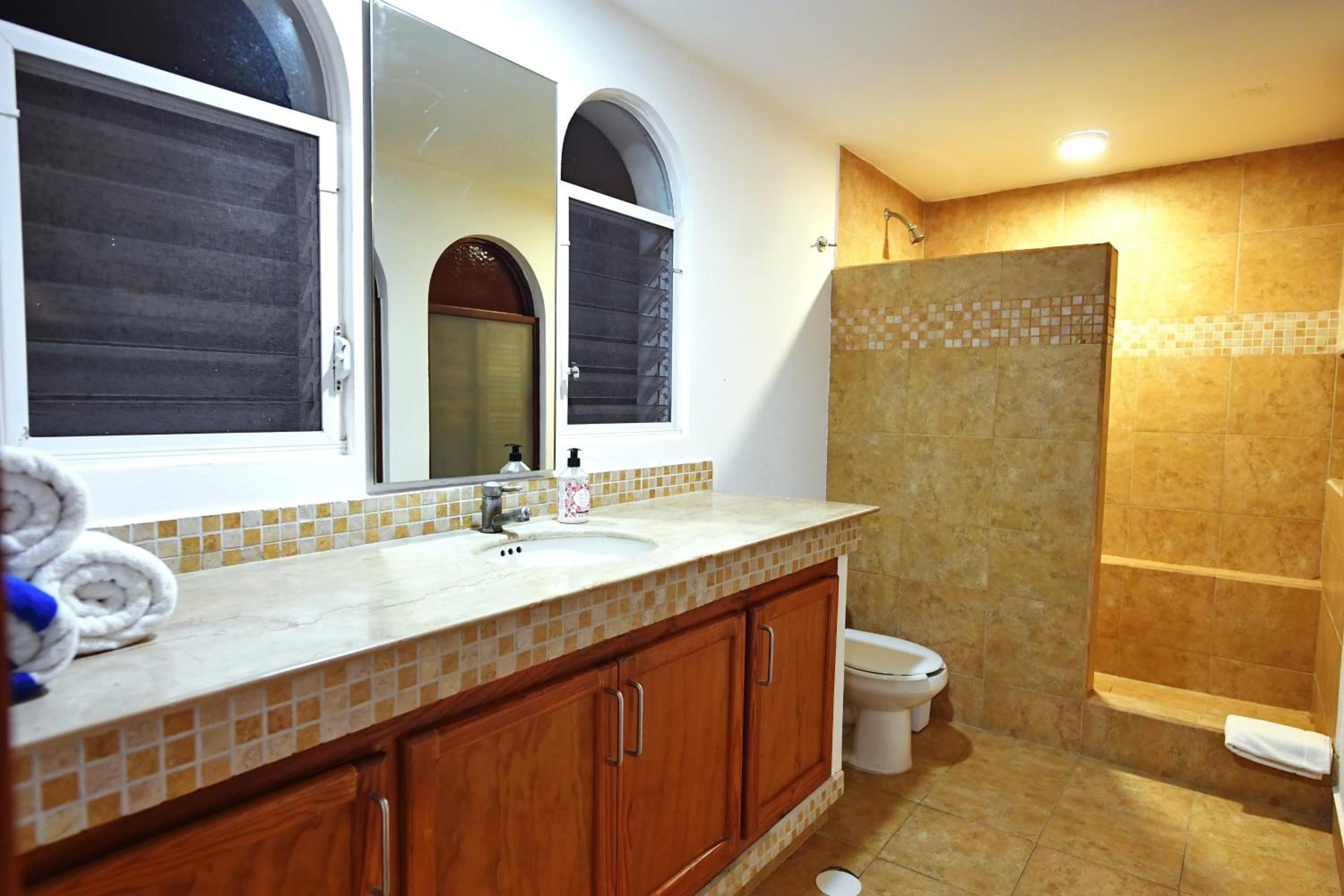 5 Bdr-ensuite Bathrooms-private Pool-golf-comfort