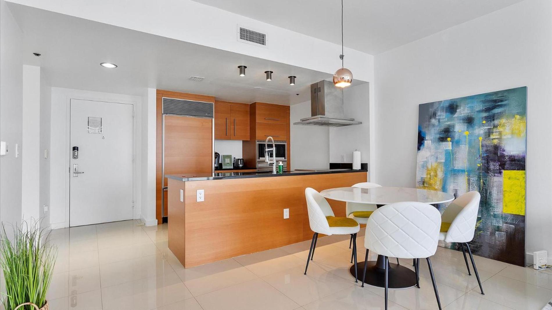 Icon Brickell Stay, Pool, Spa, Views, Restaurants