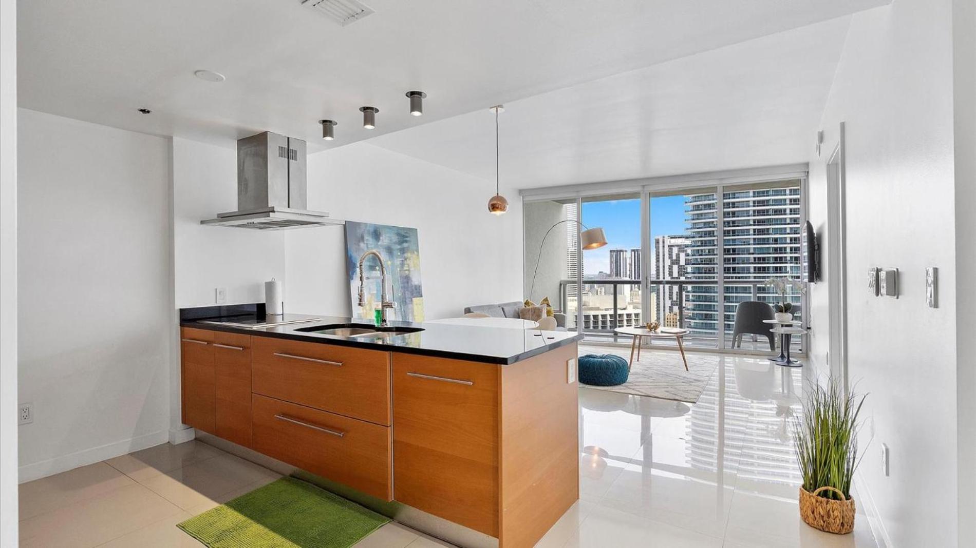 Icon Brickell Stay, Pool, Spa, Views, Restaurants
