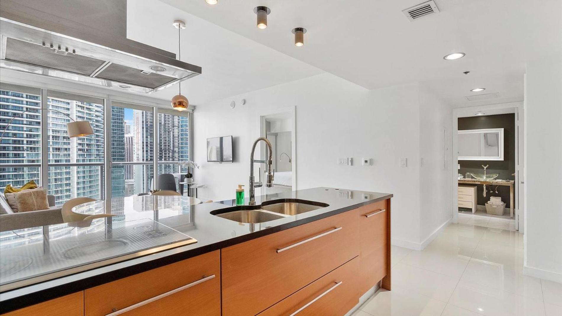 Icon Brickell Stay, Pool, Spa, Views, Restaurants