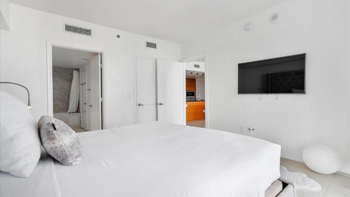 Icon Brickell Stay, Pool, Spa, Views, Restaurants