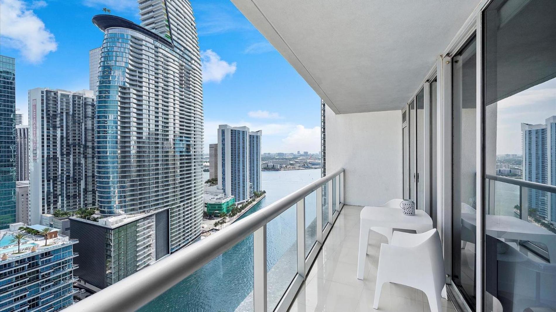 Icon Brickell Stay, Pool, Spa, Views, Restaurants