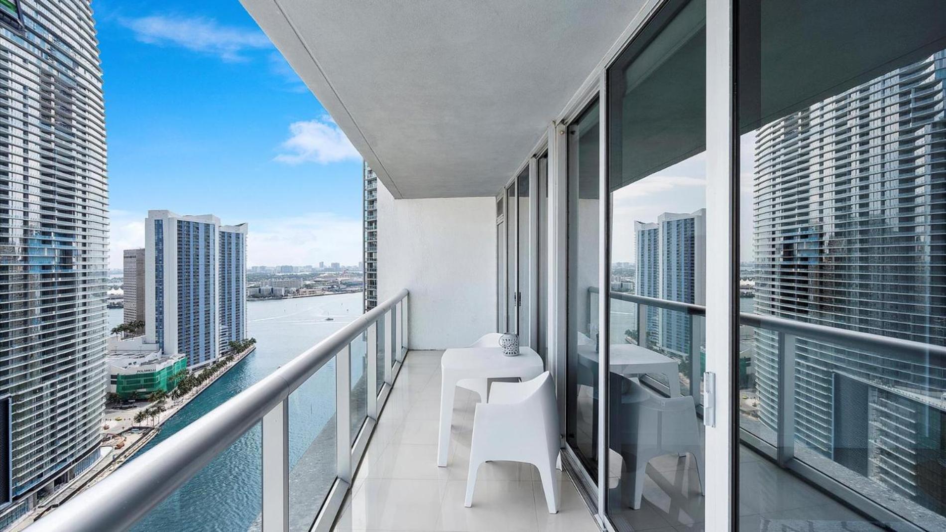 Icon Brickell Stay, Pool, Spa, Views, Restaurants