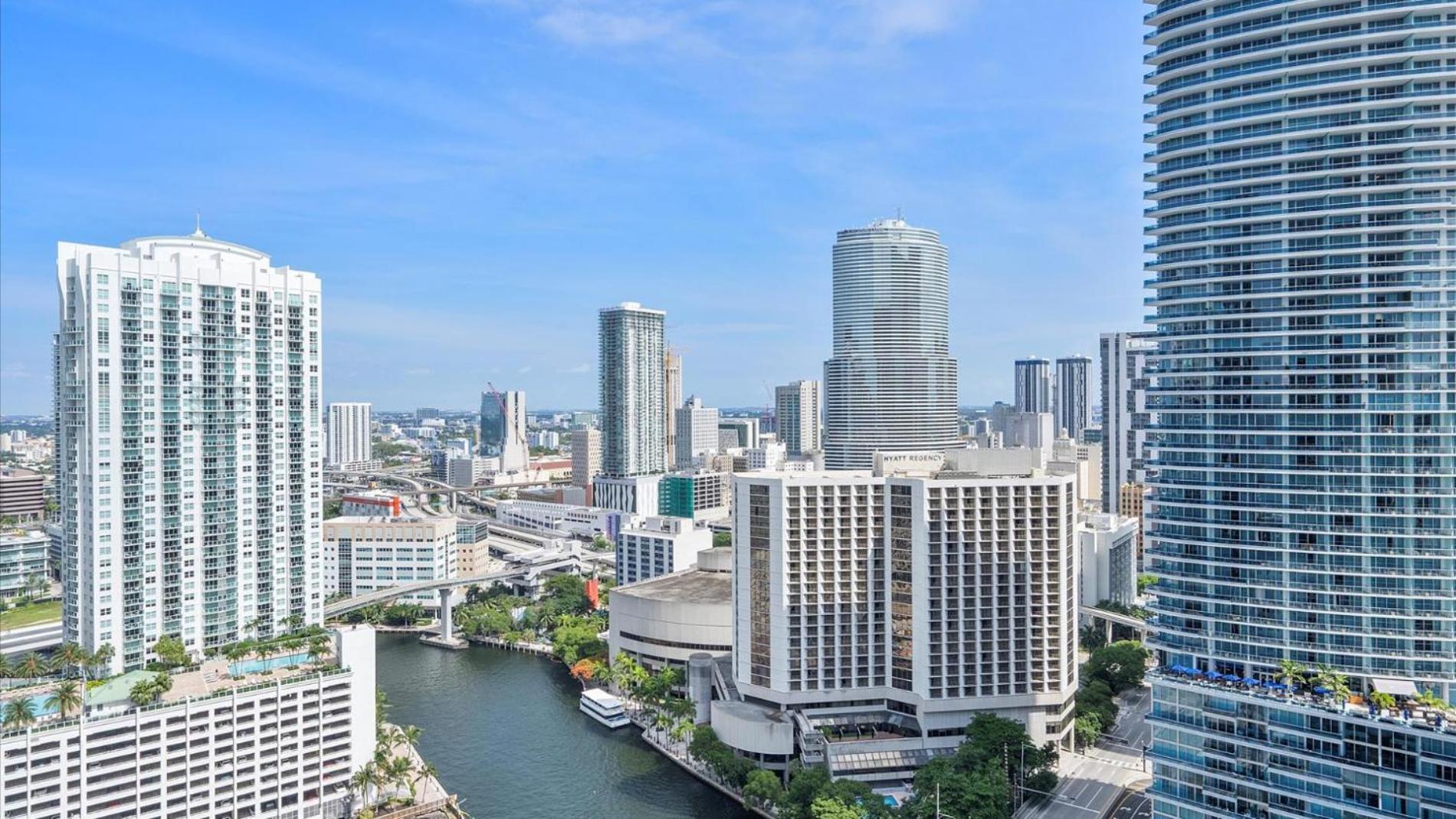 Icon Brickell Stay, Pool, Spa, Views, Restaurants