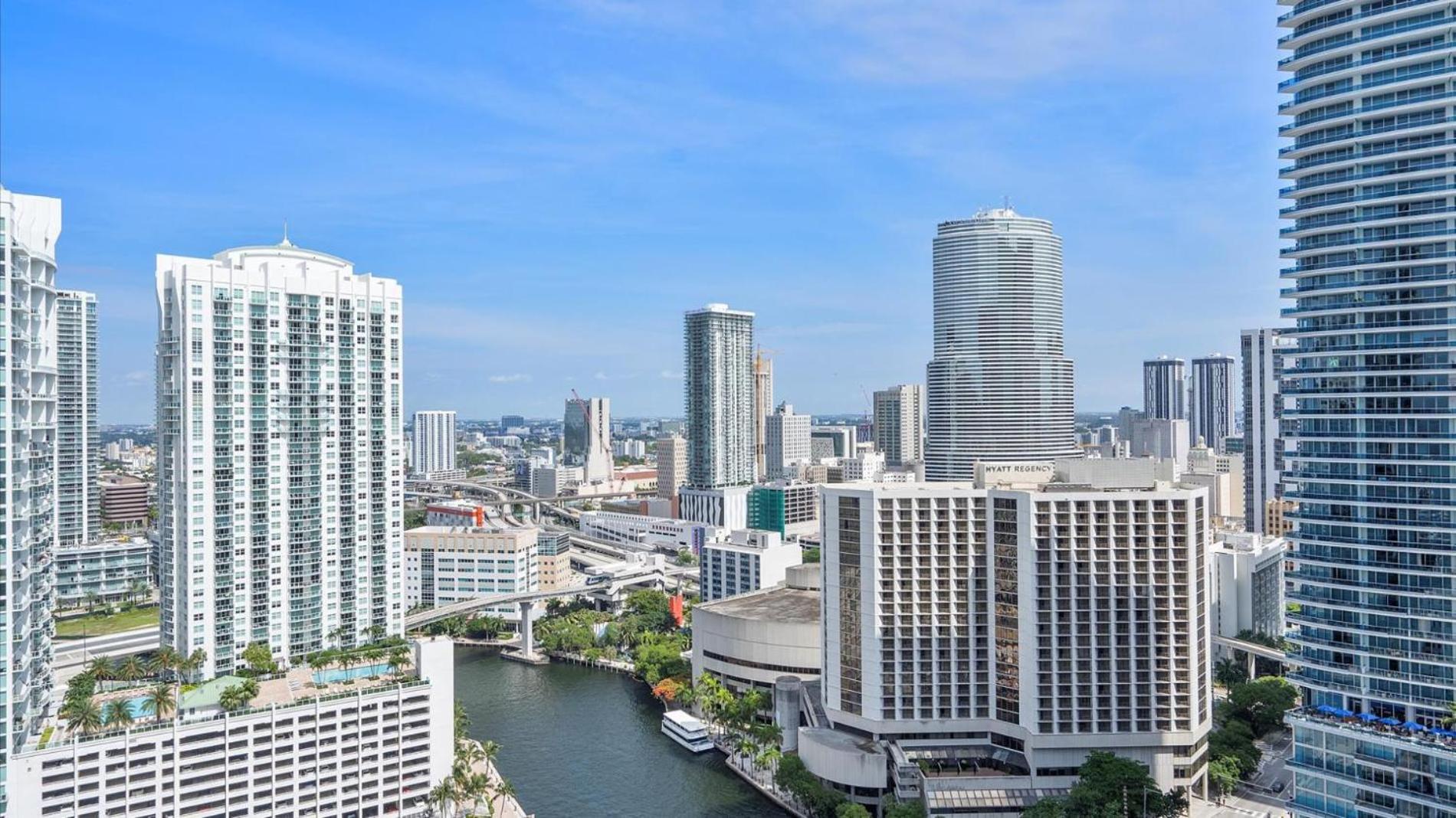 Icon Brickell Stay, Pool, Spa, Views, Restaurants