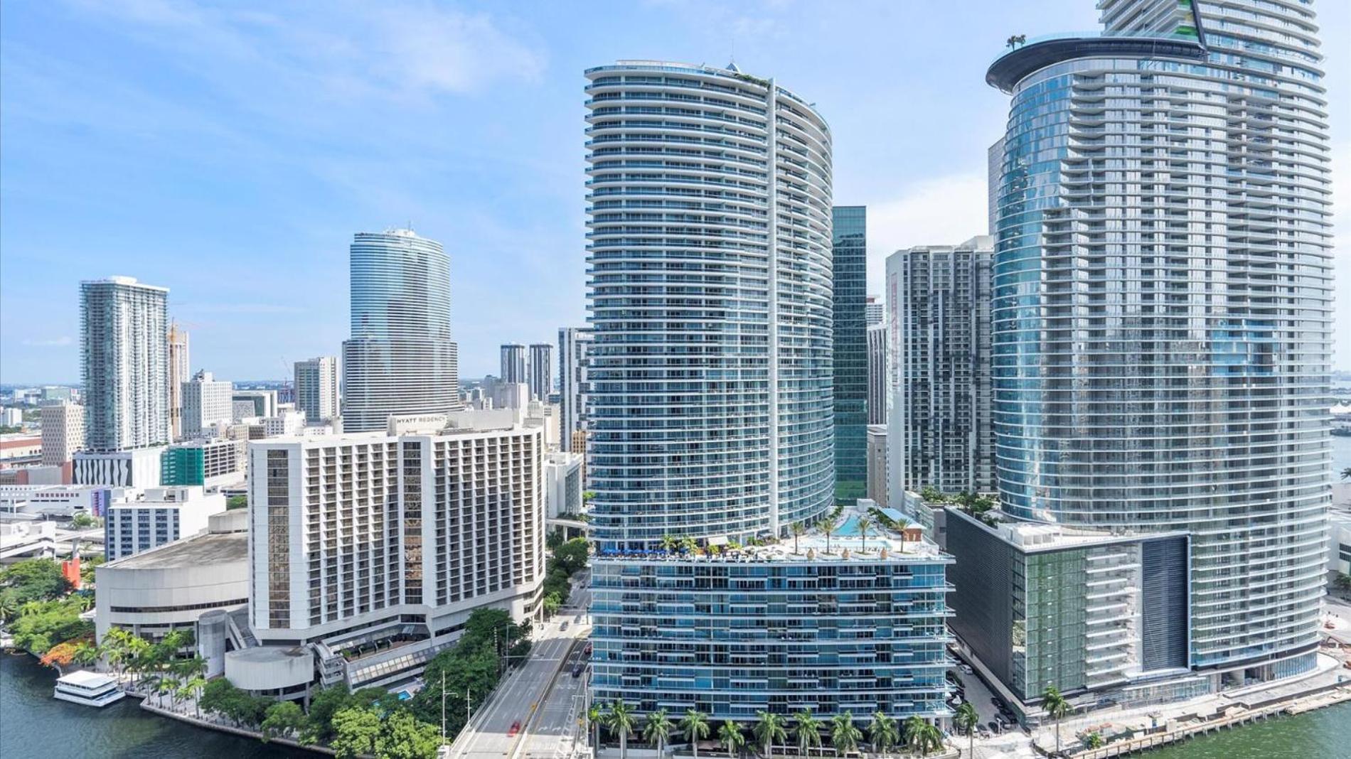 Icon Brickell Stay, Pool, Spa, Views, Restaurants
