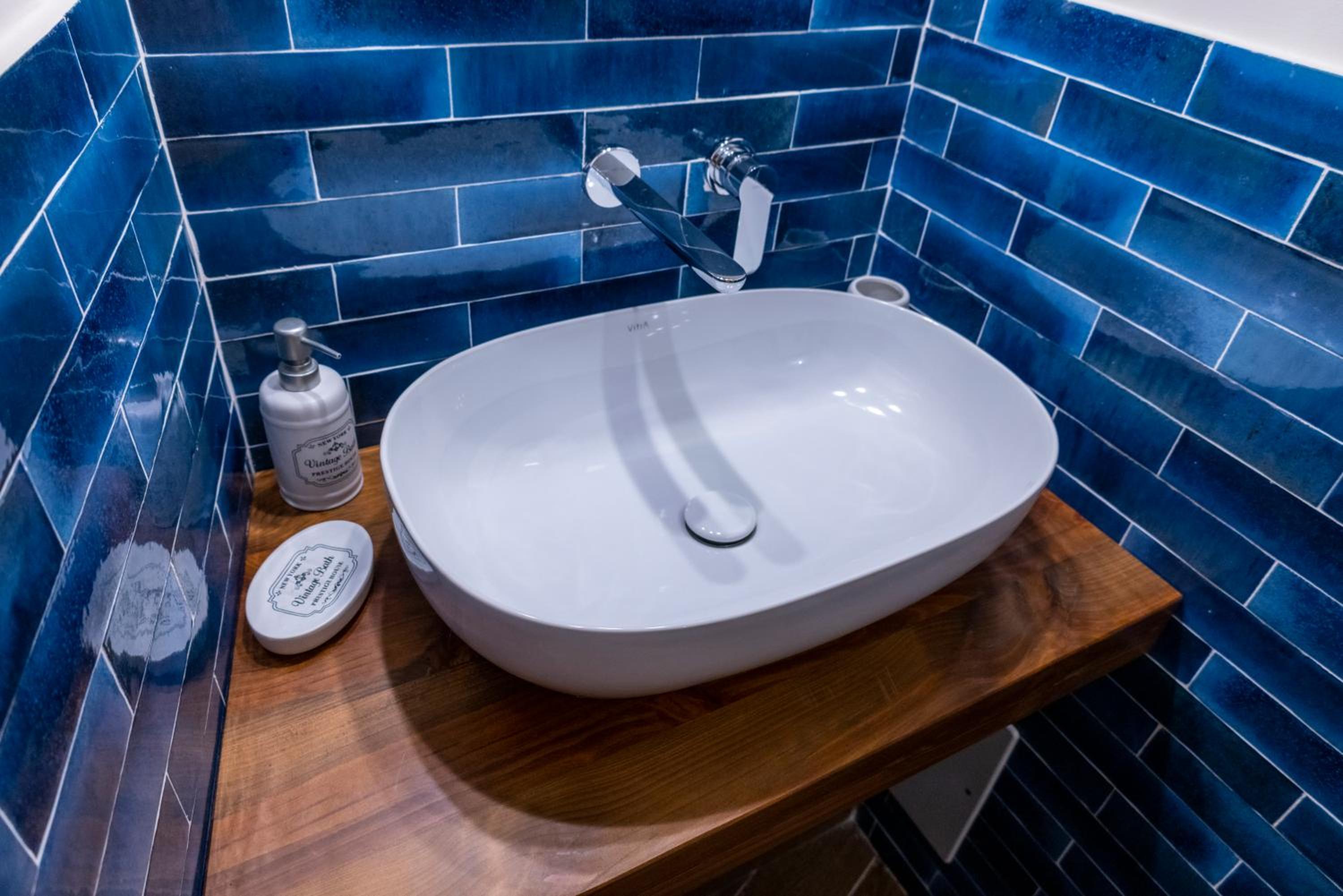Conte di Puglia en Bari — bathroom