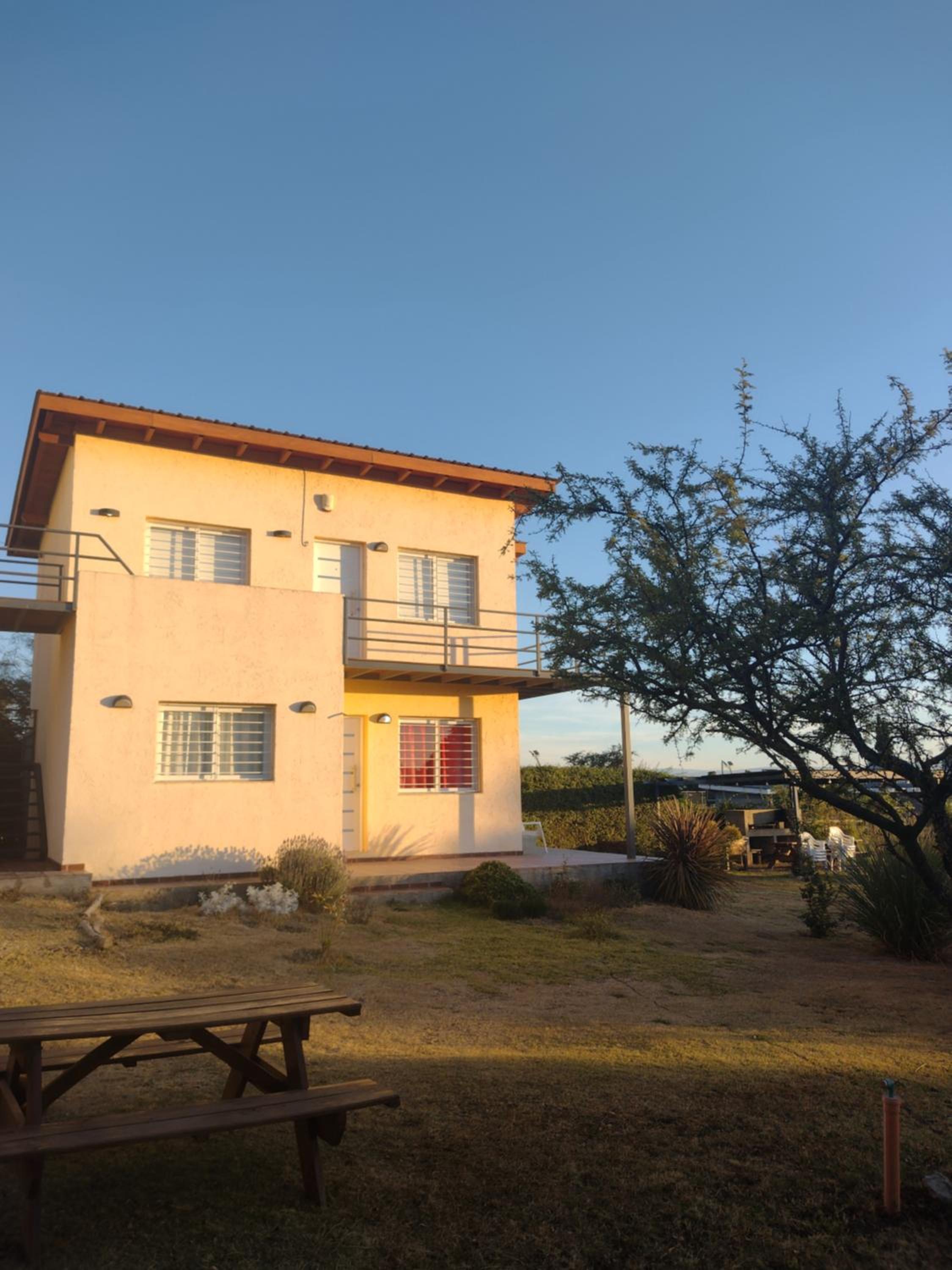 El Algarrobo Escondido Canchas de Pádel y Bosque Serrano