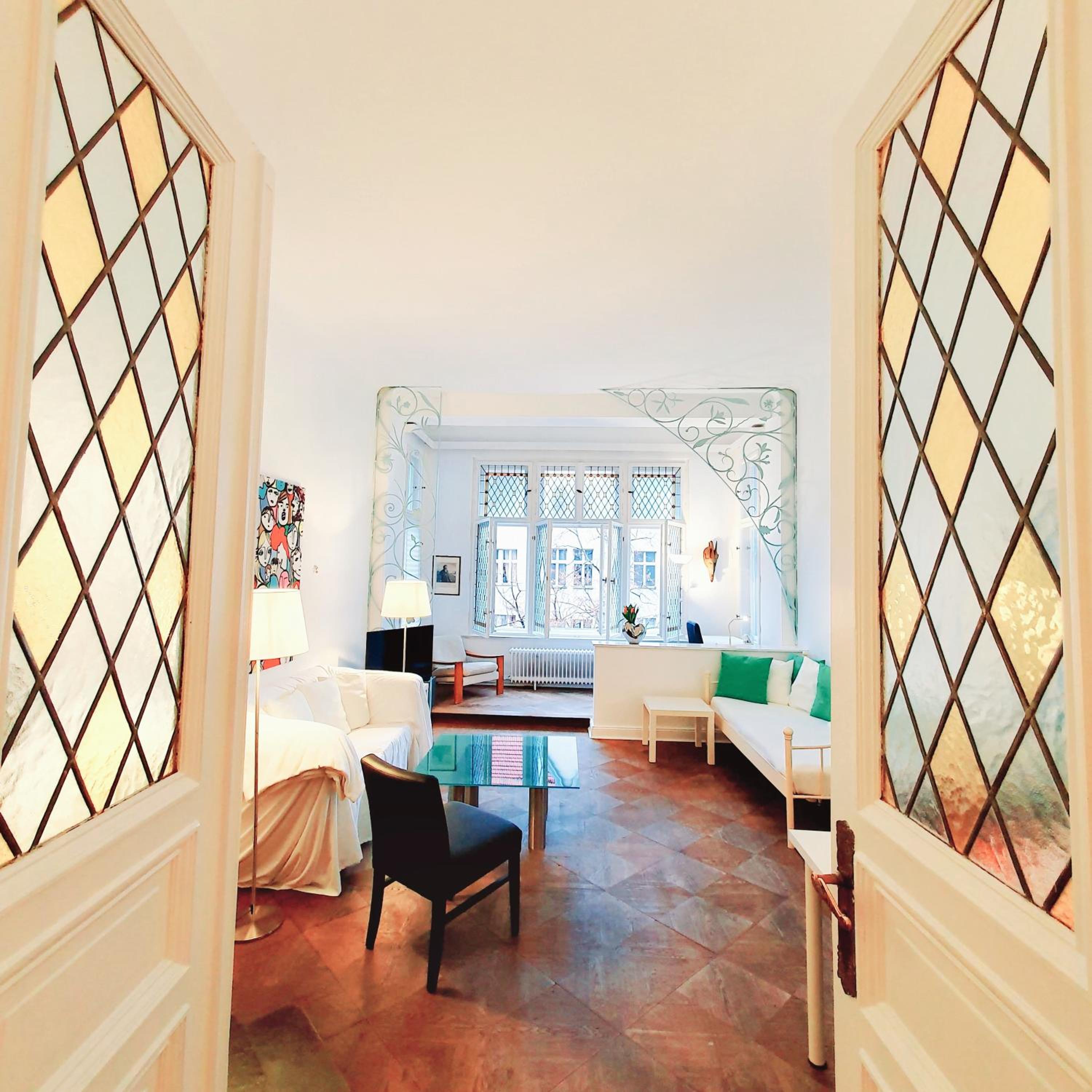 Apartment 3 large rooms with 2 separate bedbrooms close to city centre near Kudamm and KaDeWe