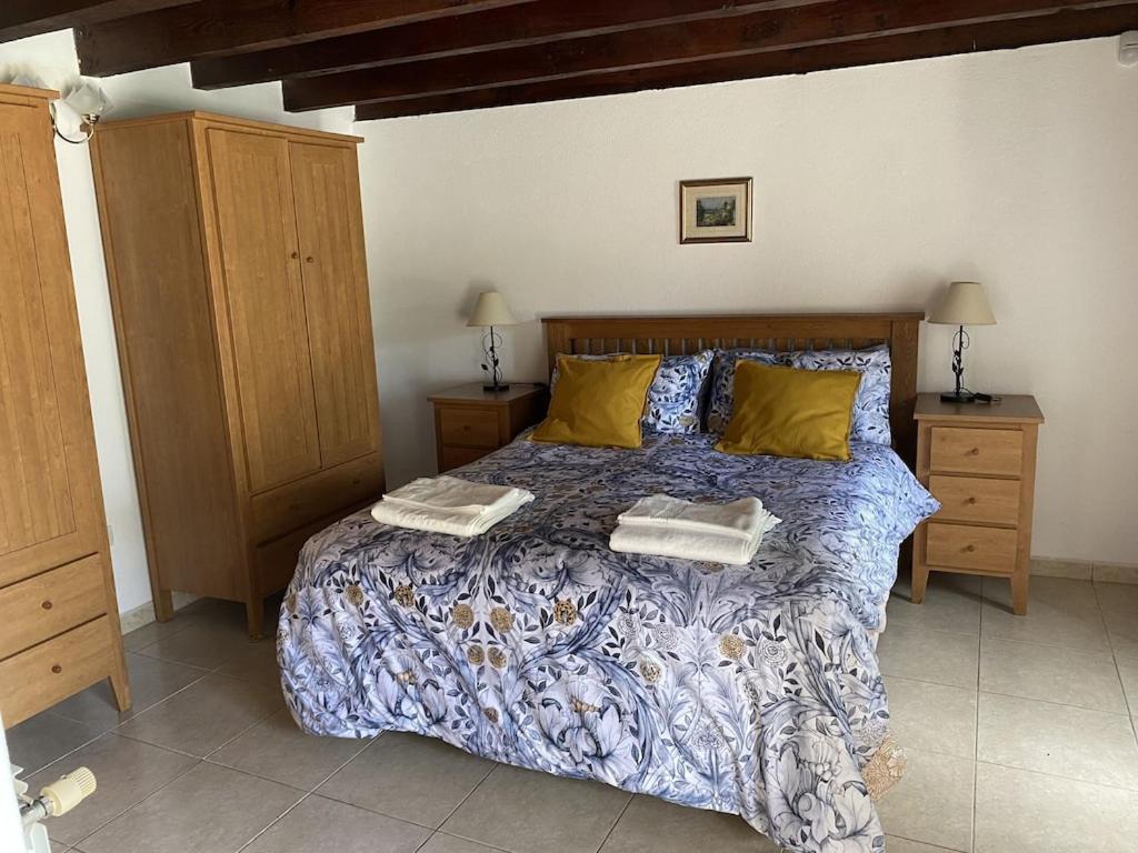 Spacious characterful villa with spectacular views in quiet rural setting.