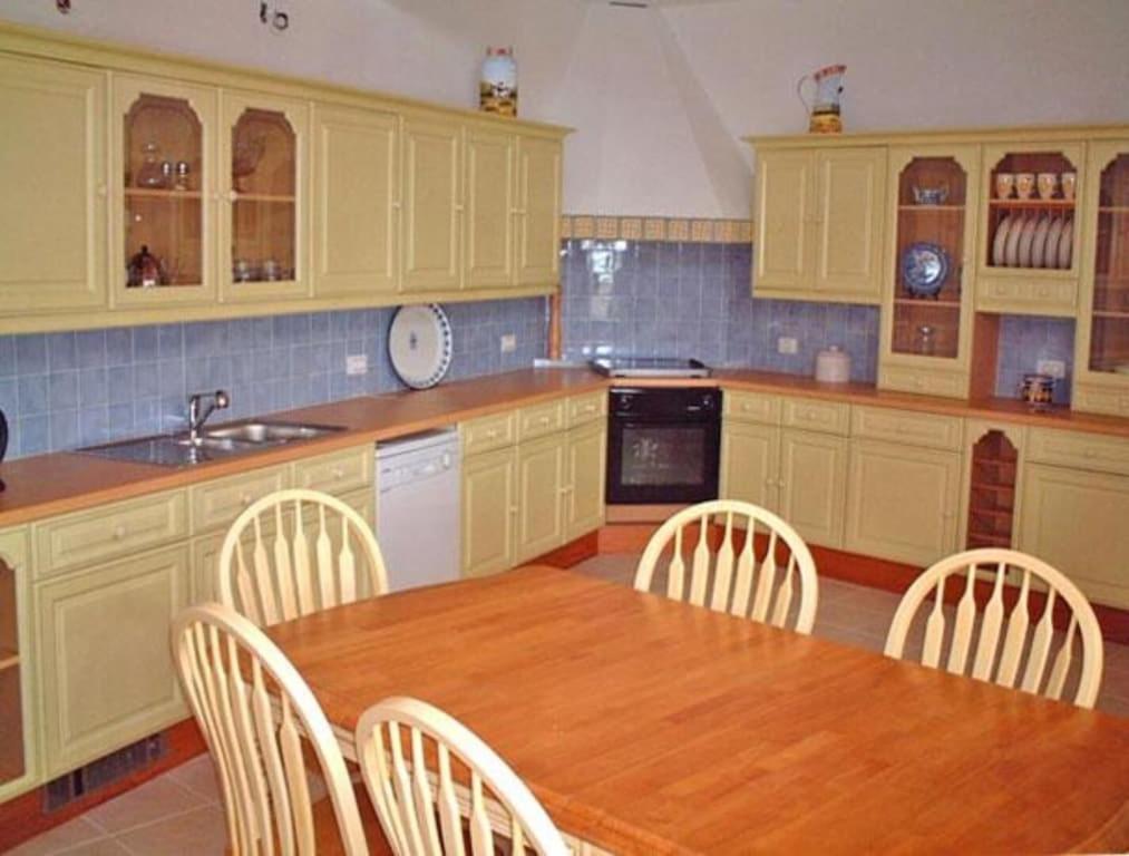 Spacious characterful villa with spectacular views in quiet rural setting.