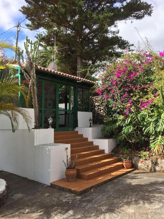 Spacious characterful villa with spectacular views in quiet rural setting.