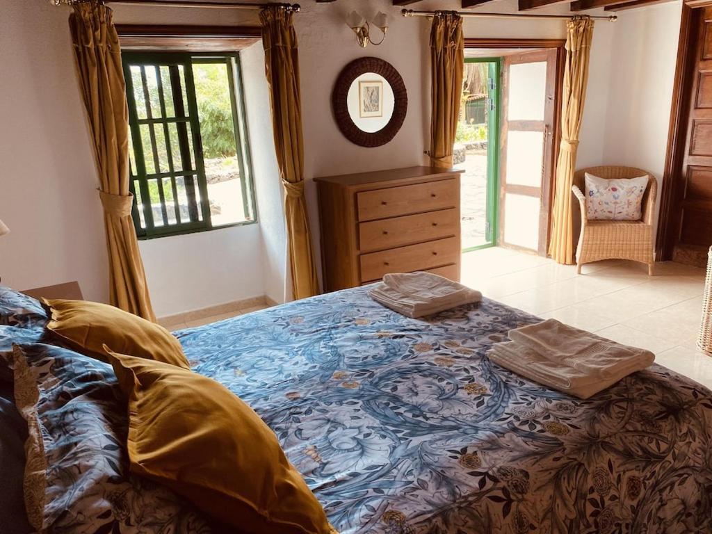 Spacious characterful villa with spectacular views in quiet rural setting.