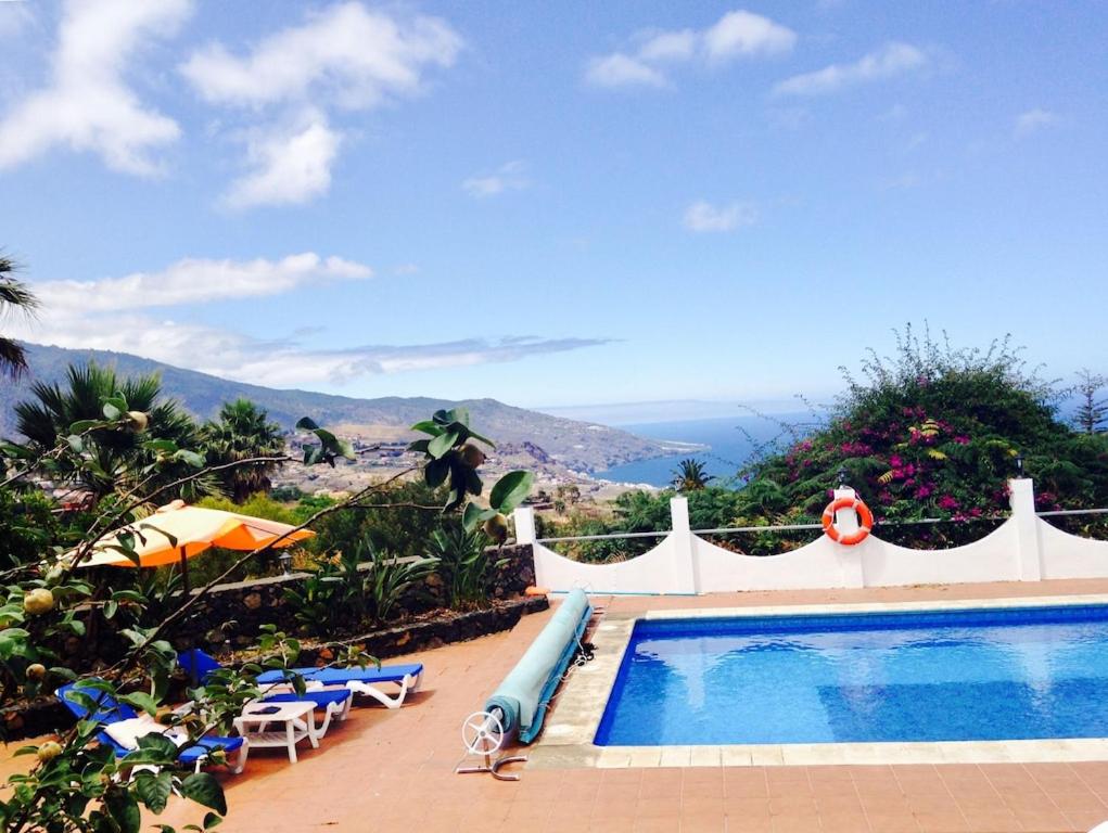 Spacious characterful villa with spectacular views in quiet rural setting.