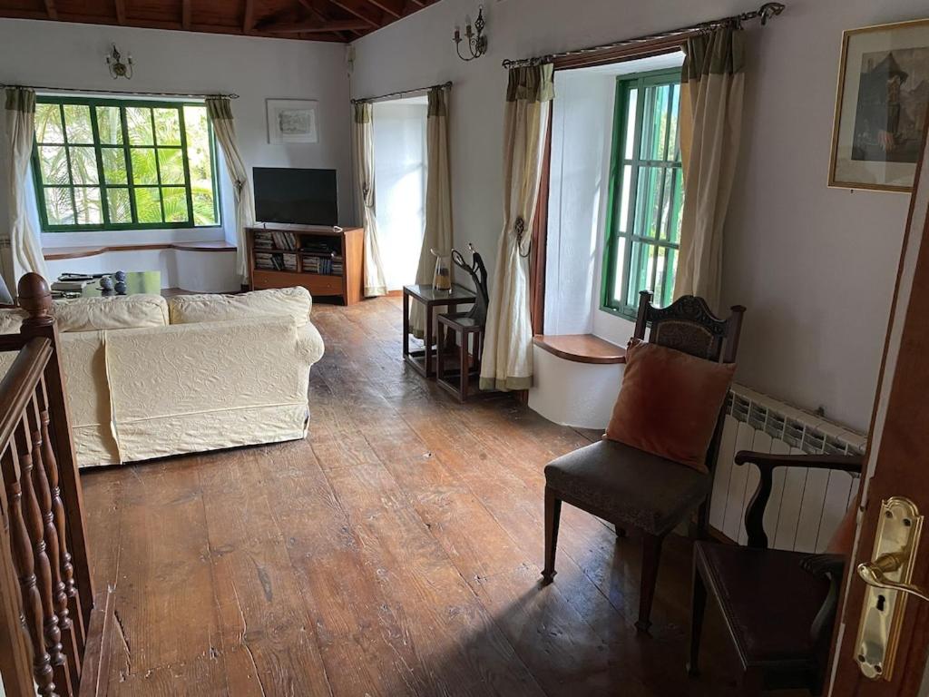 Spacious characterful villa with spectacular views in quiet rural setting.