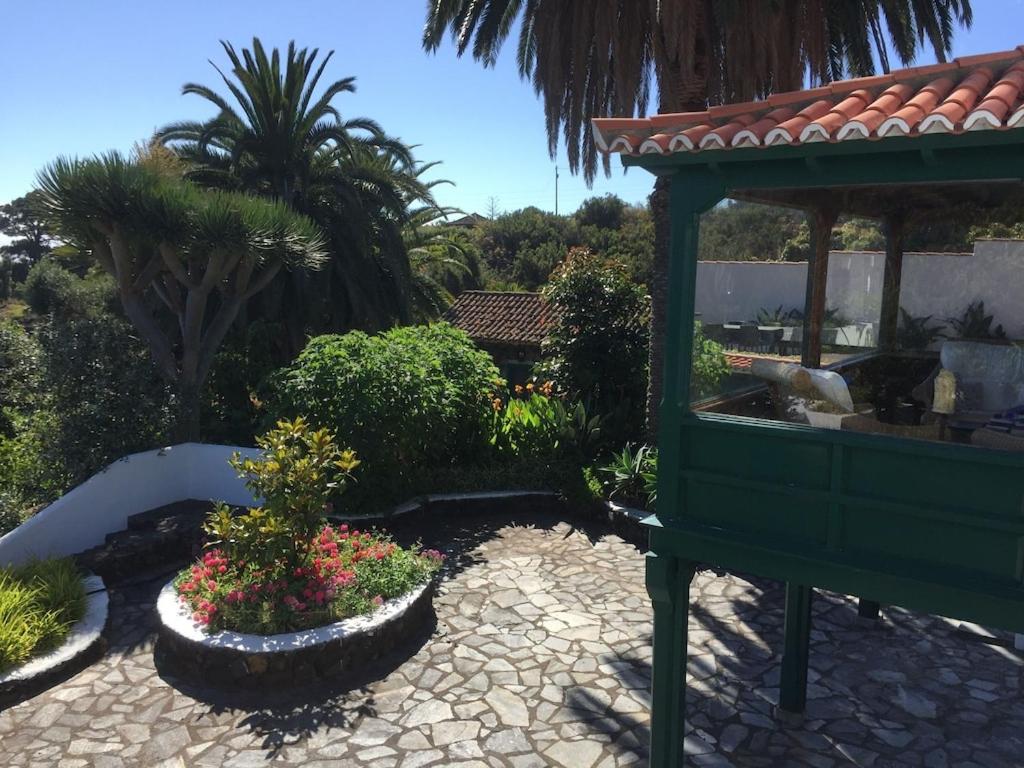 Spacious characterful villa with spectacular views in quiet rural setting.