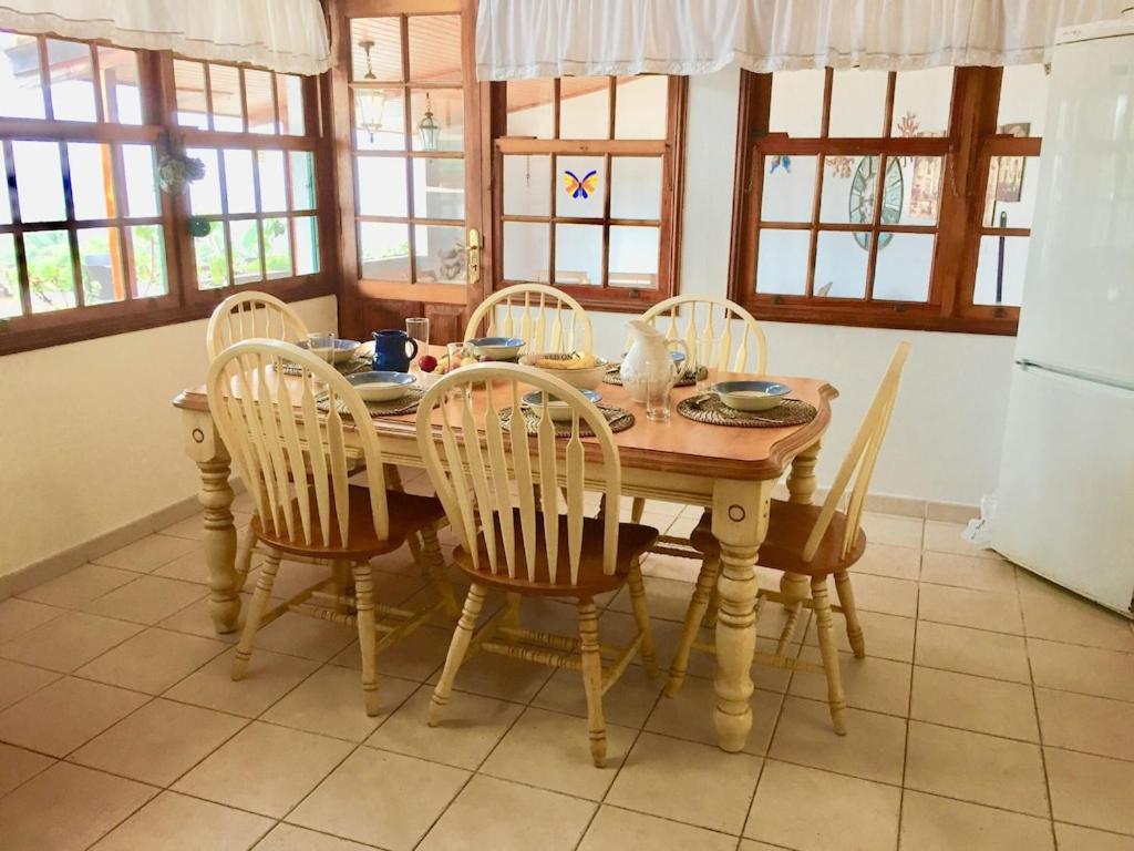 Spacious characterful villa with spectacular views in quiet rural setting.