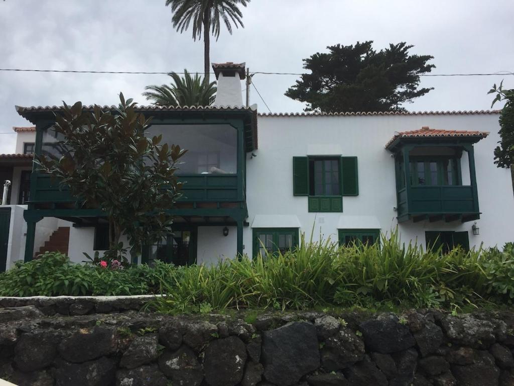 Spacious characterful villa with spectacular views in quiet rural setting.