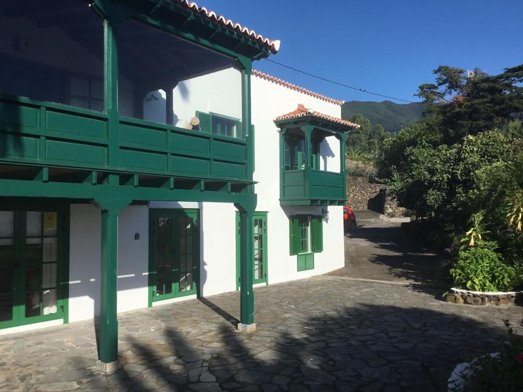Spacious characterful villa with spectacular views in quiet rural setting.