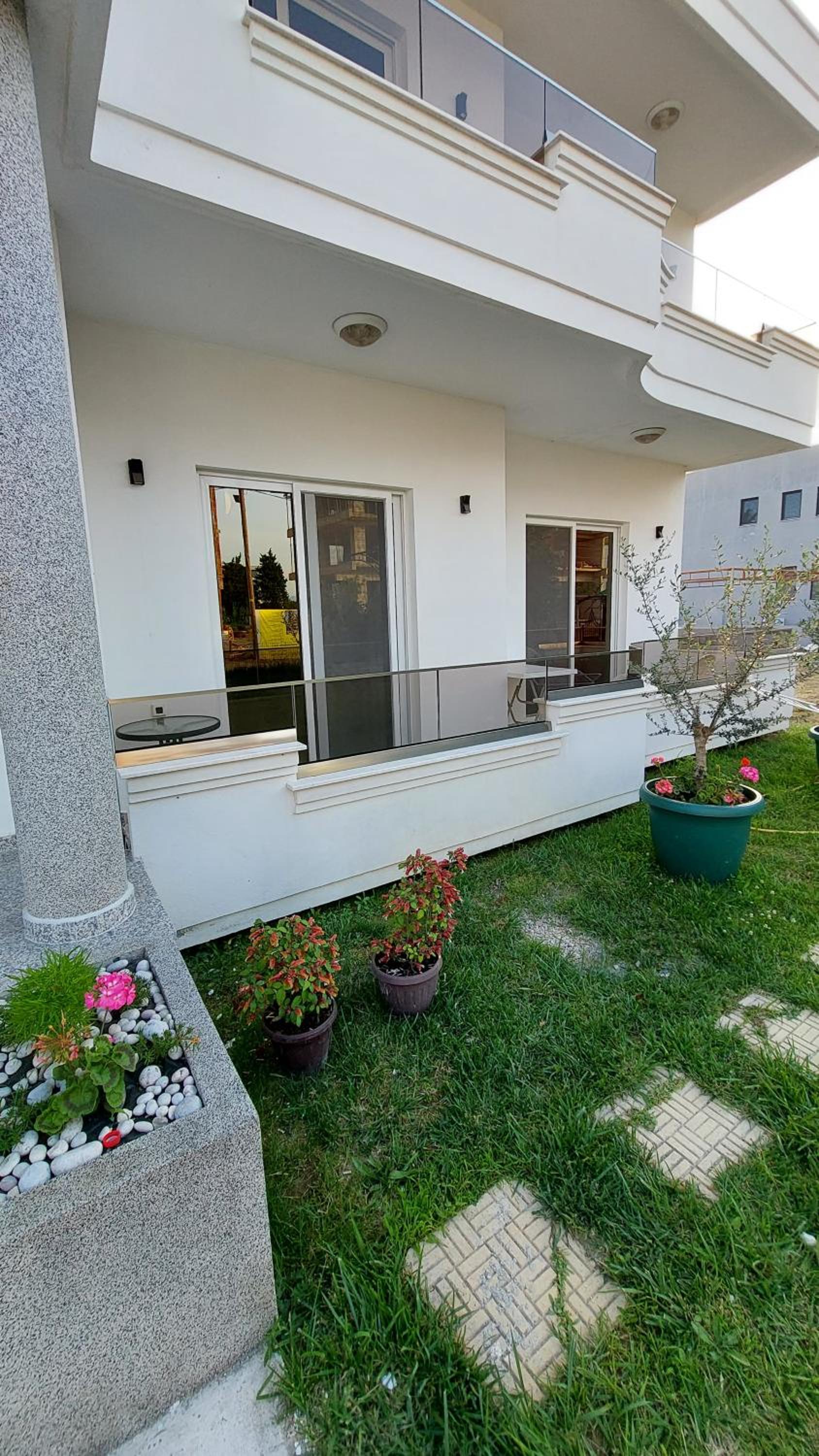 Rinia Apartments