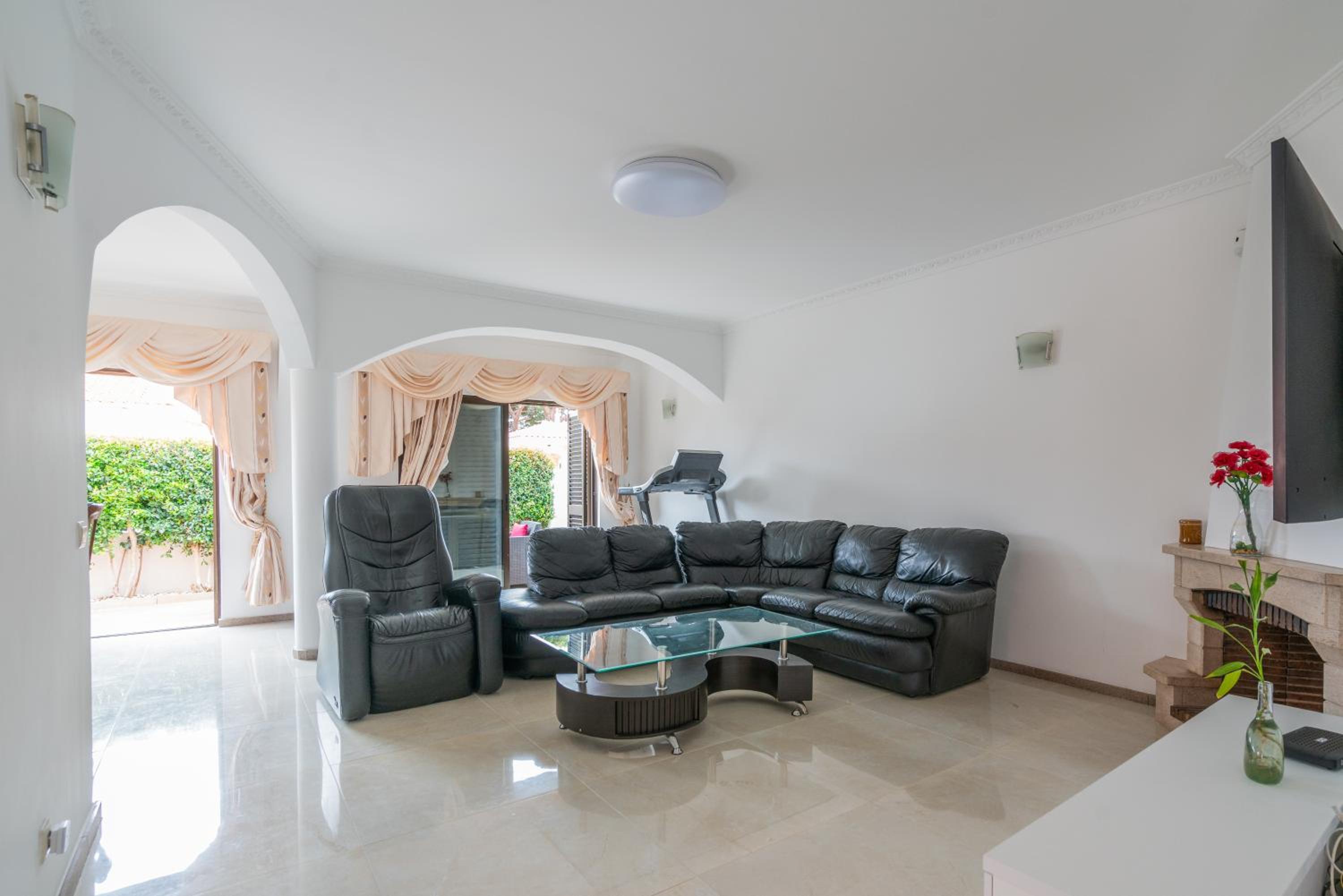 Sunshine Holiday House view 2