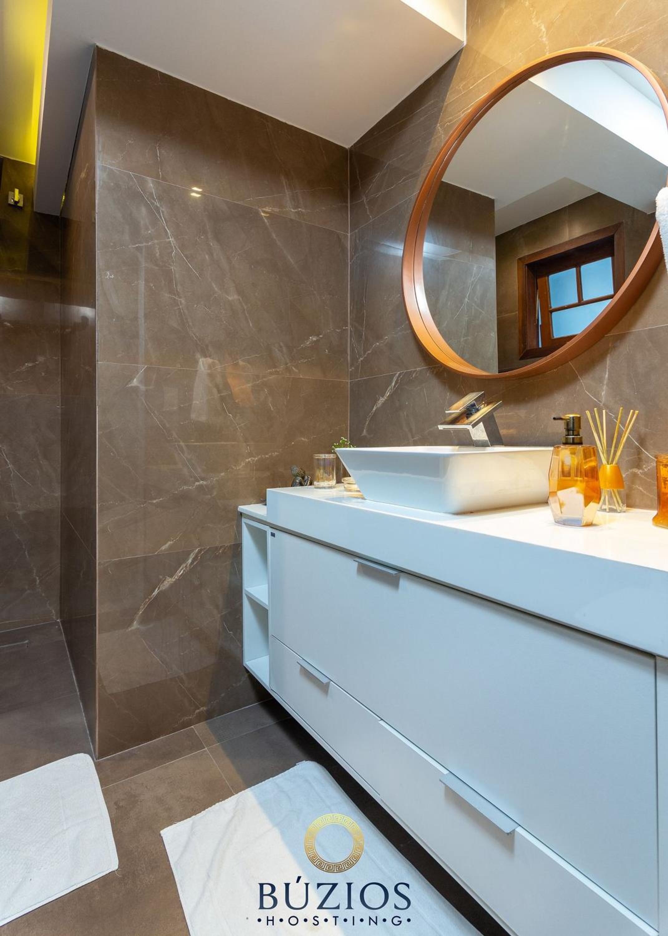 Bz 51 Center! High standard, 4 Suites with/ Private leisure area