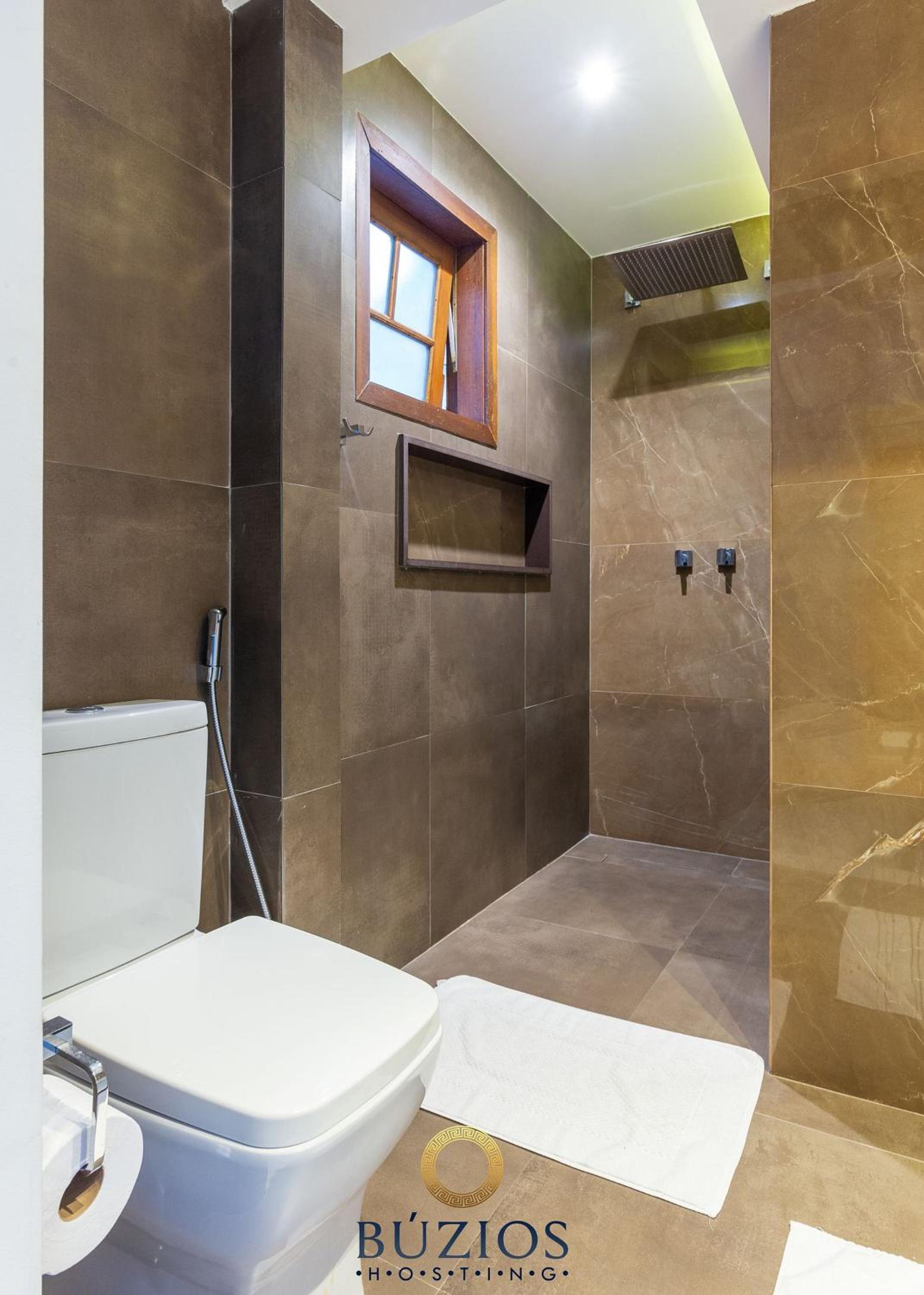 Bz 51 Center! High standard, 4 Suites with/ Private leisure area