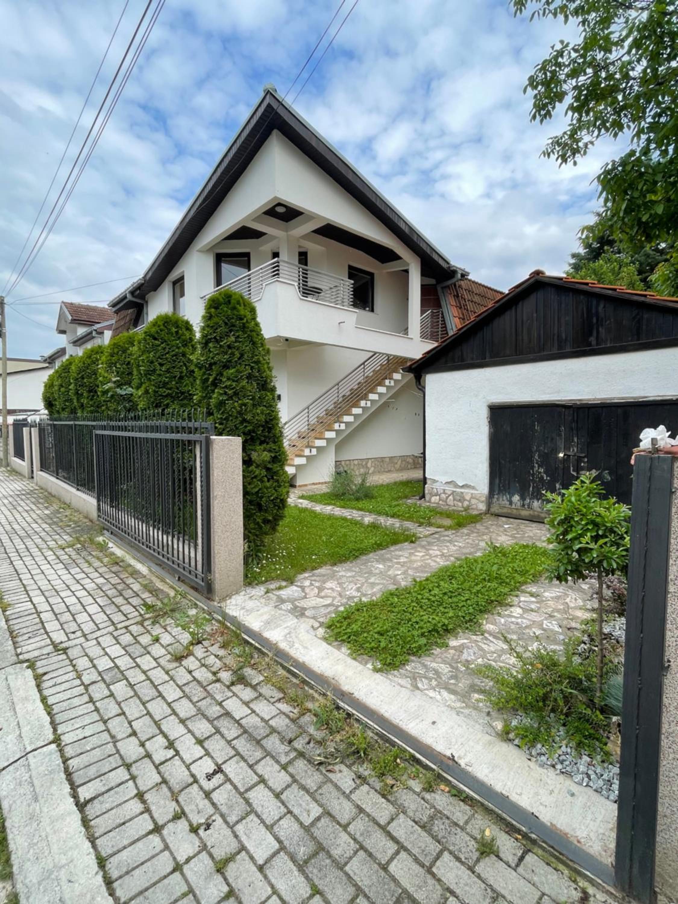 Stefan's Cozy Skopje House