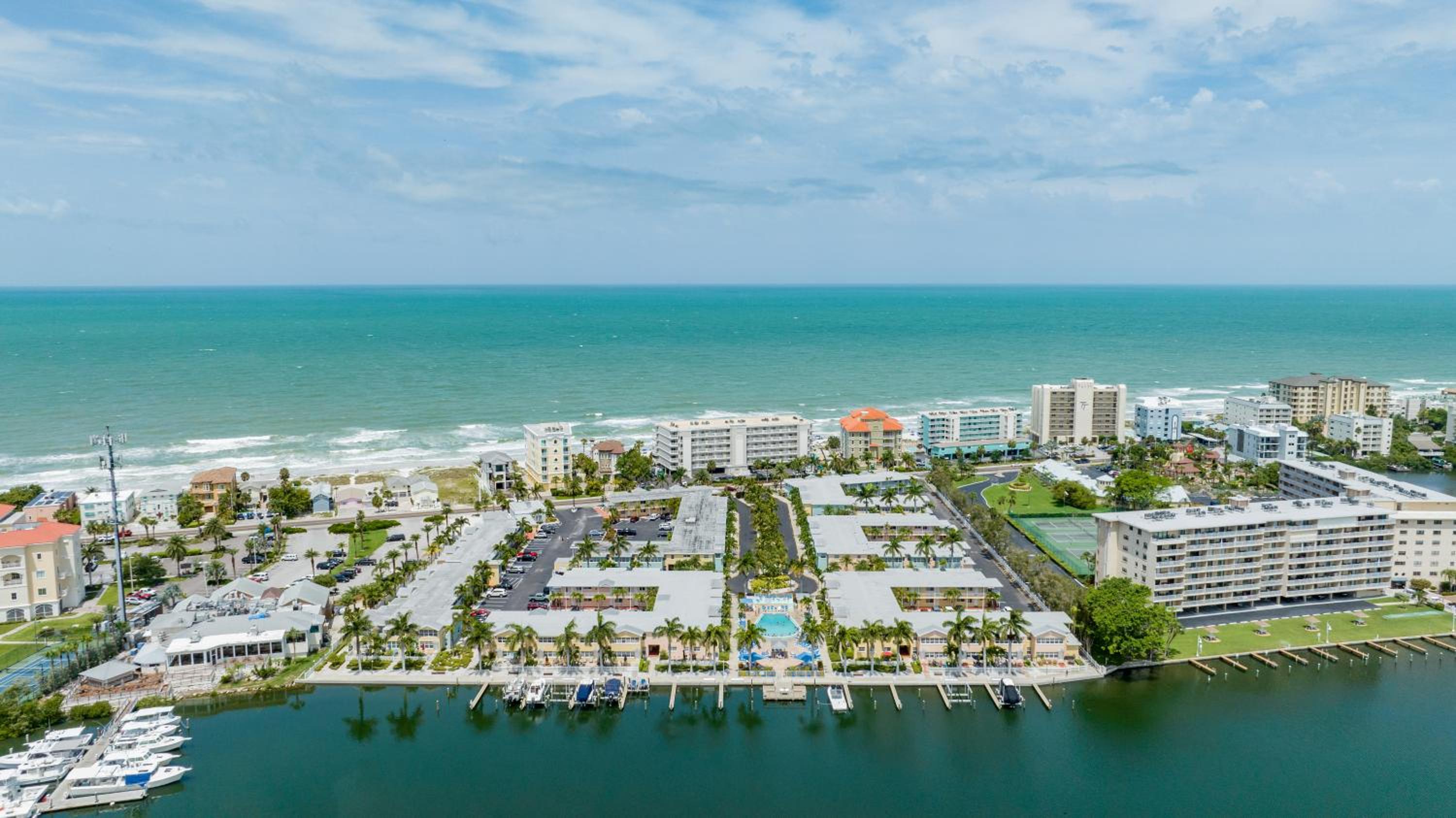 Tiki Blue Crab Cabana Beach Condo in Paradise